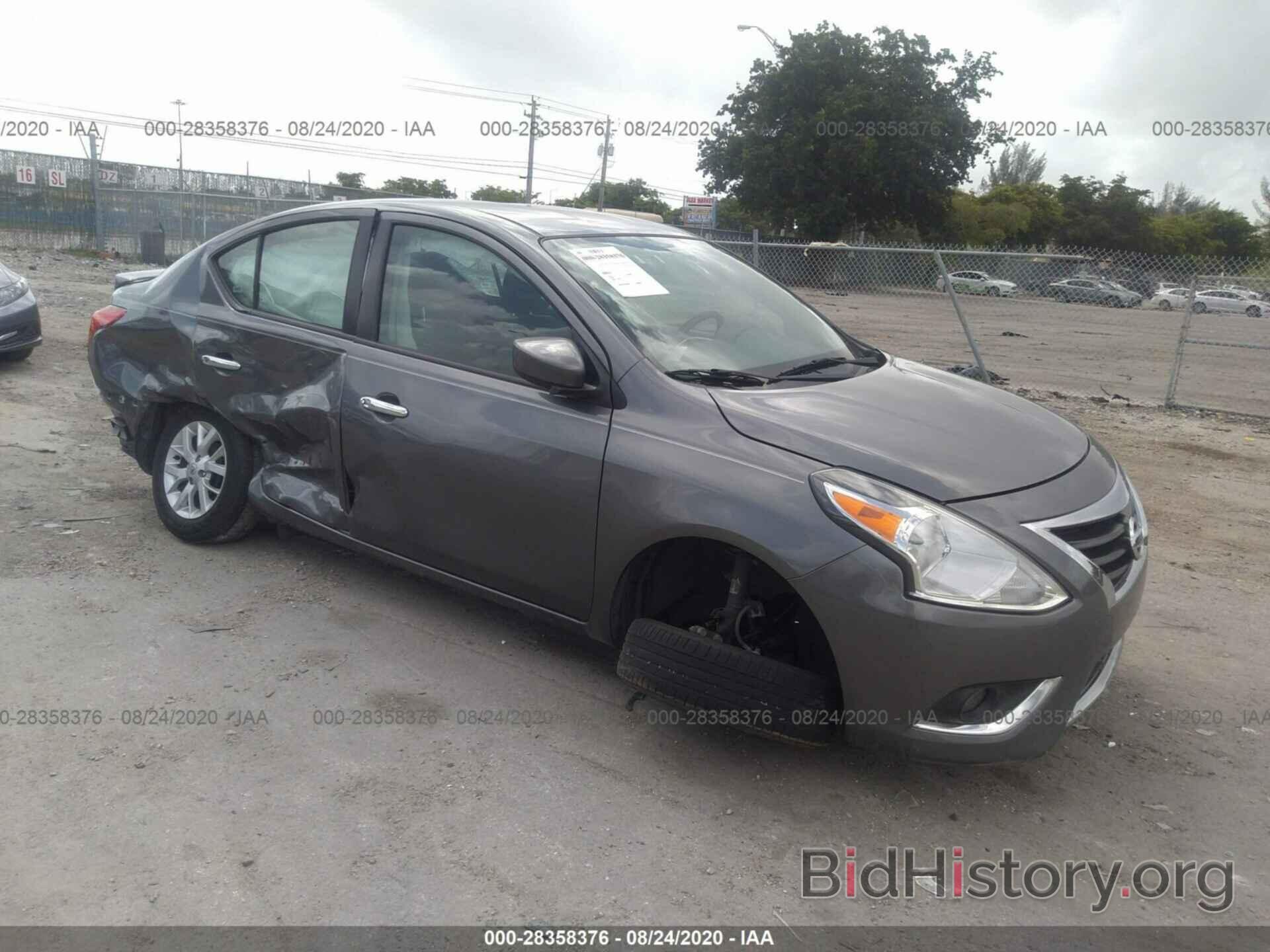 Photo 3N1CN7AP0JL852066 - NISSAN VERSA SEDAN 2018