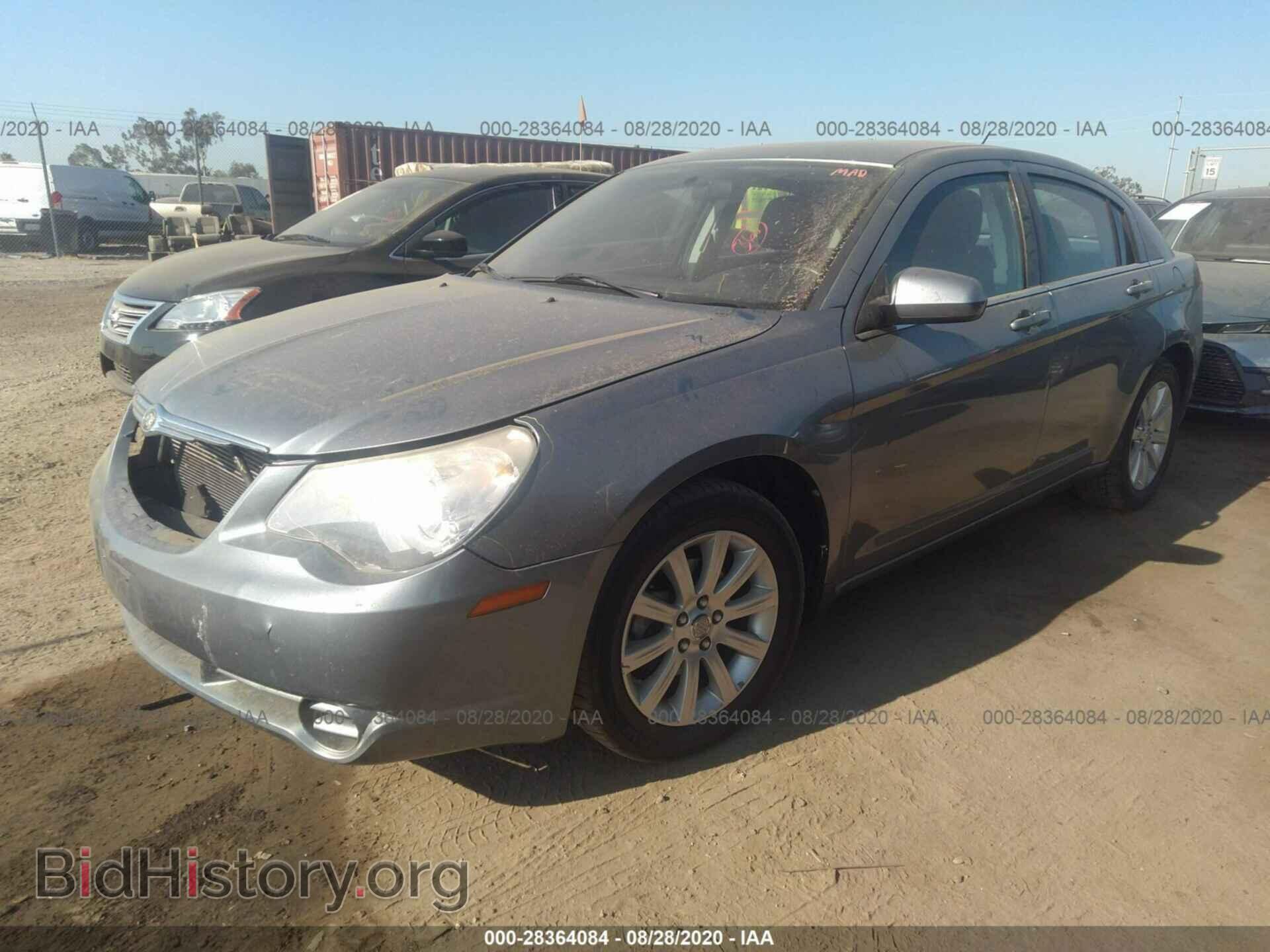 2010 CHRYSLER SEBRING - VIN: 1C3CC5FB2AN180701 - Фото 2