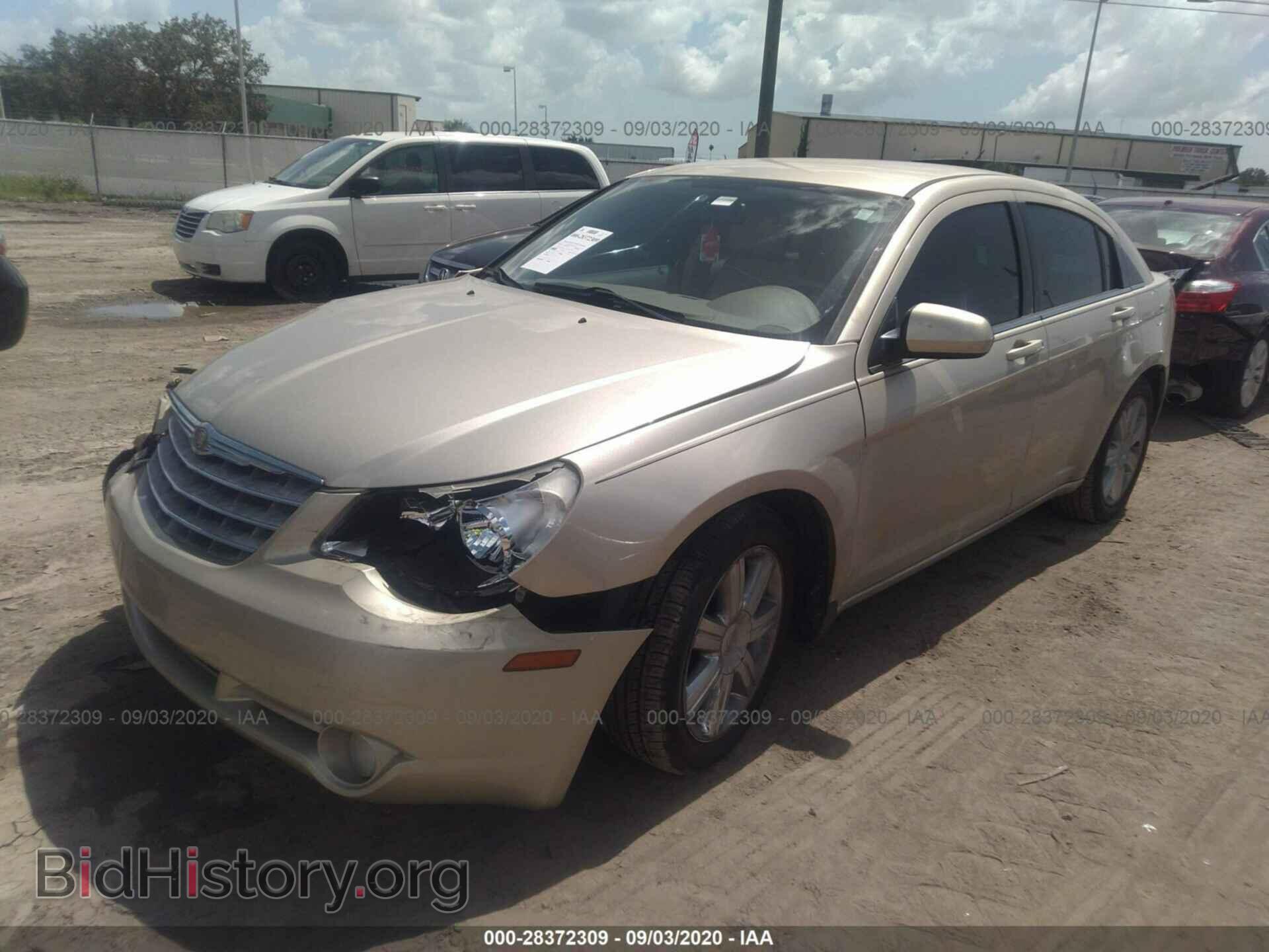 2010 CHRYSLER SEBRING - VIN: 1C3CC5FV4AN109428 - Фото 2