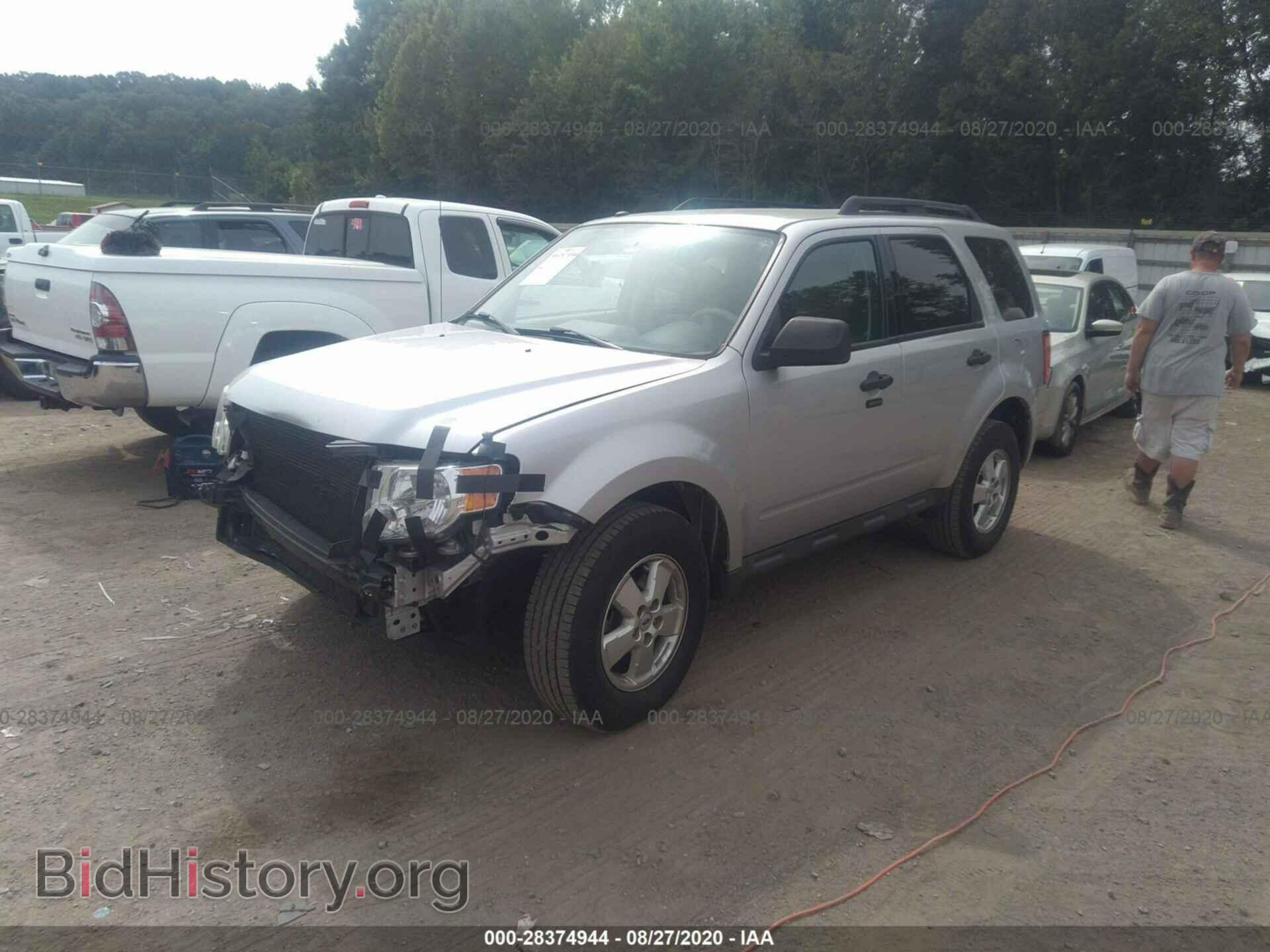 2011 FORD ESCAPE - VIN: 1FMCU0DG4BKC70229 - Photo 2