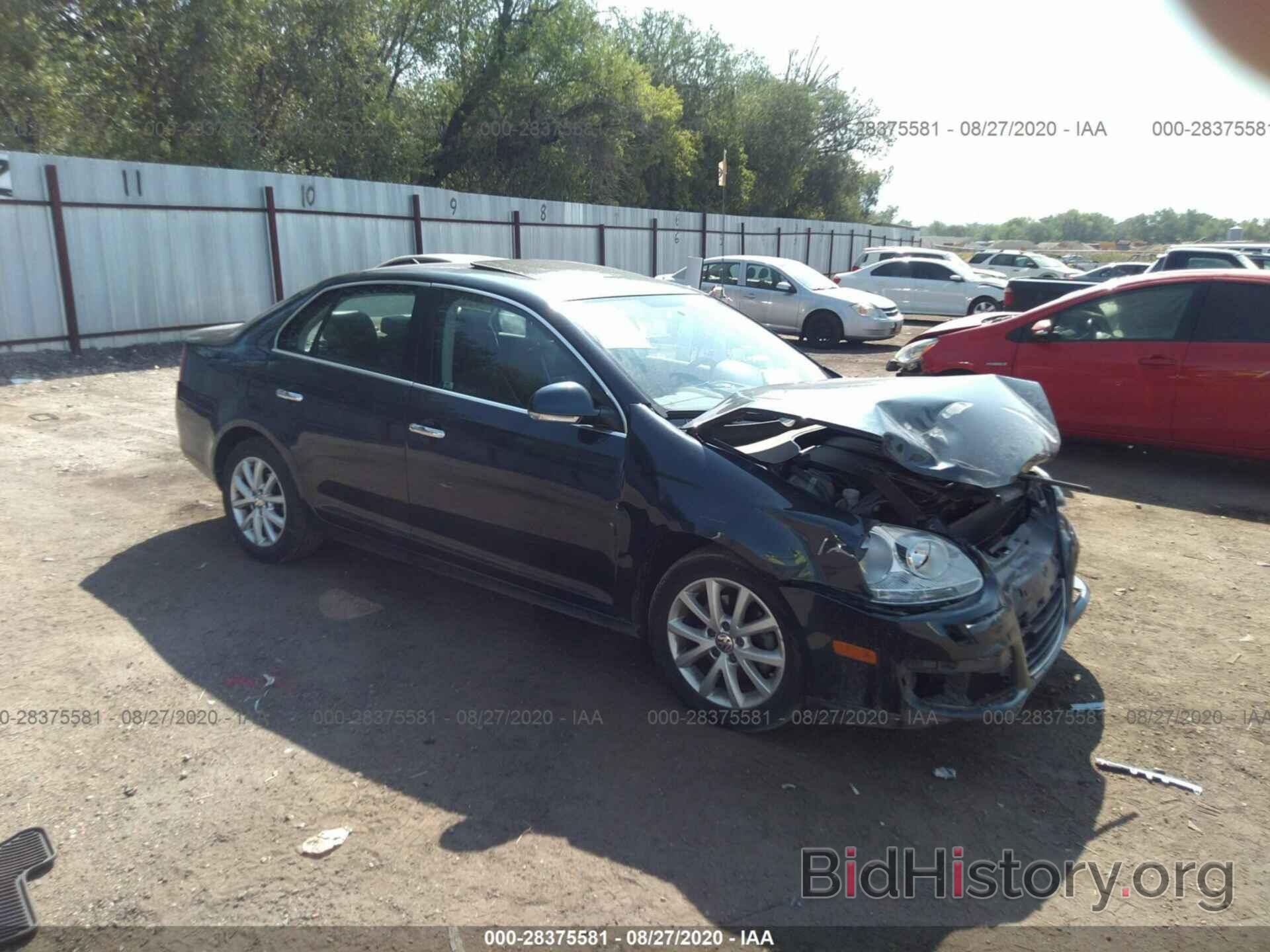 Photo 3VWRZ7AJXAM027215 - VOLKSWAGEN JETTA SEDAN 2010