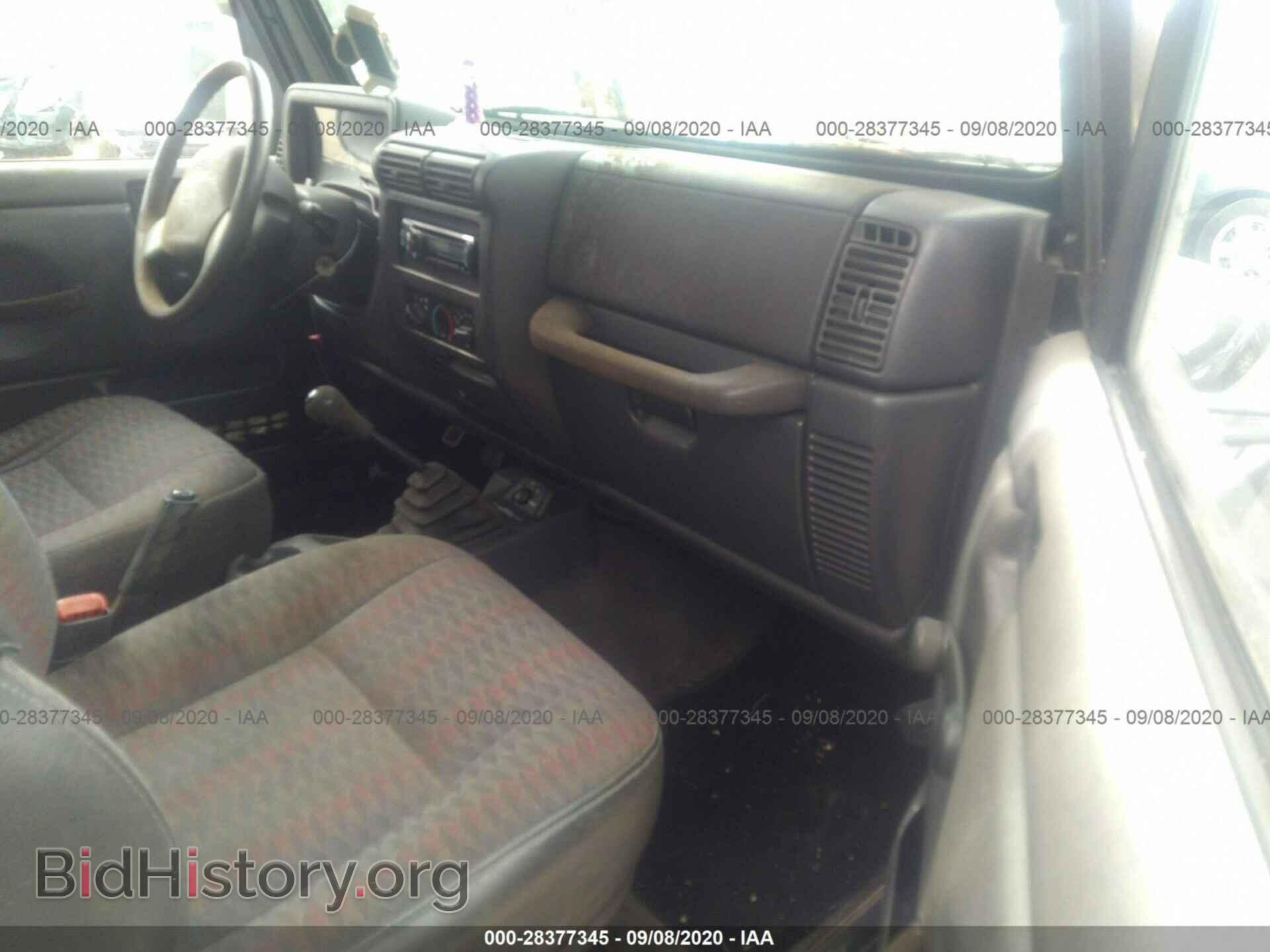 2000 JEEP WRANGLER - VIN: 1J4FA29P0YP787564 - Фото 5