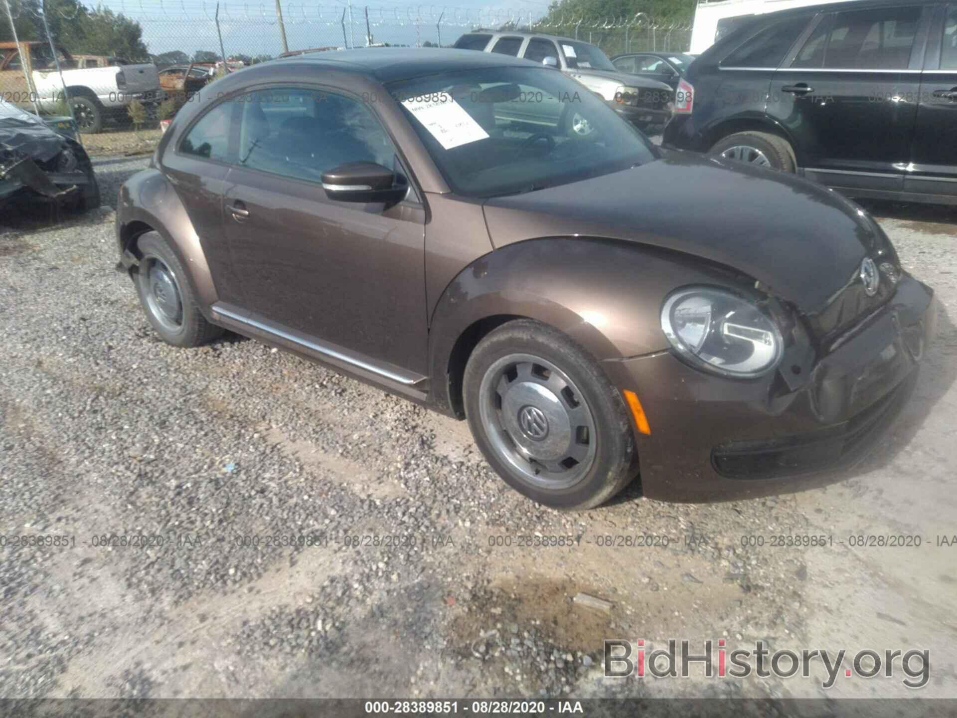 Photo 3VWJP7AT2CM609221 - VOLKSWAGEN BEETLE 2012