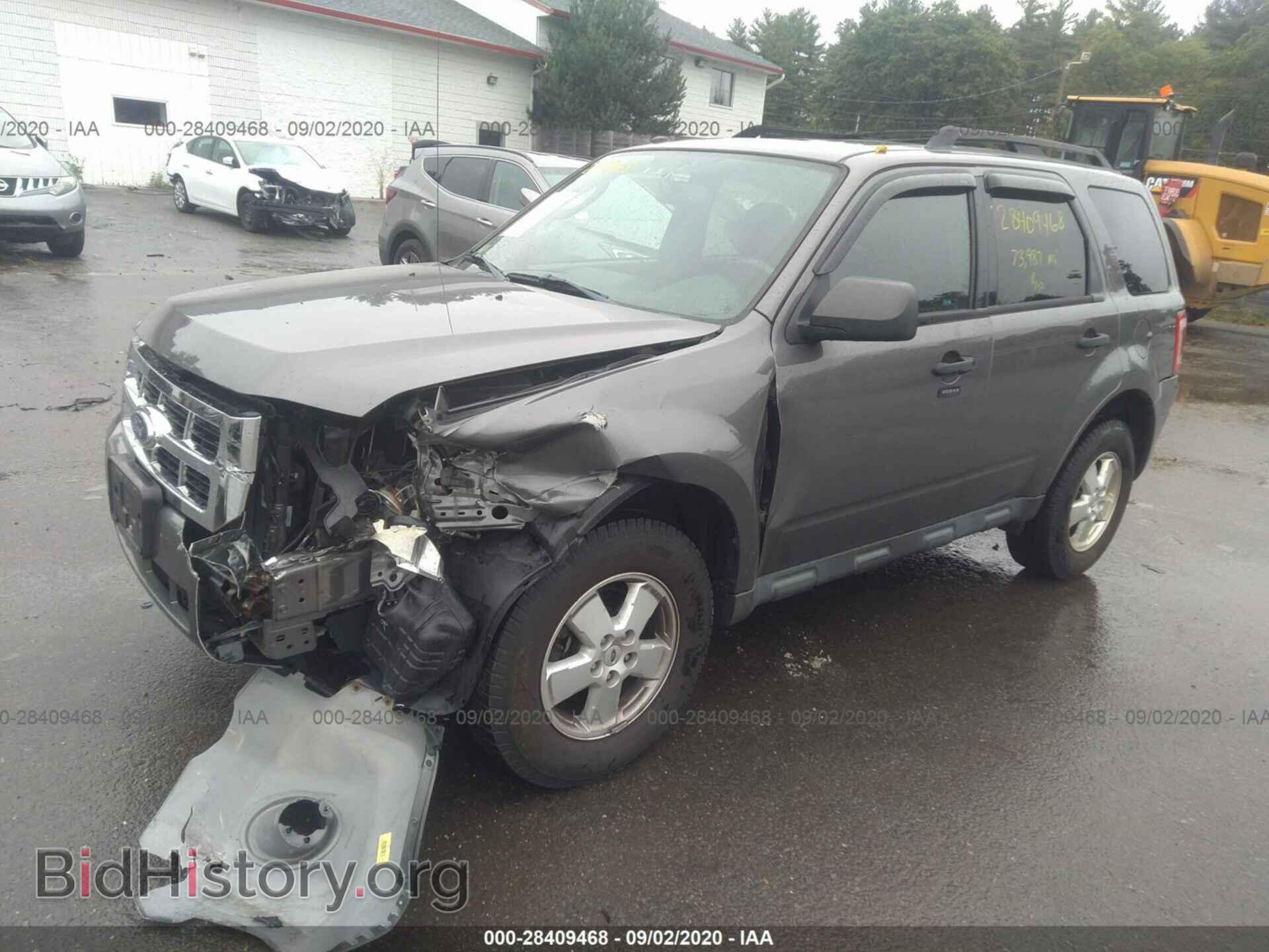 2011 FORD ESCAPE - VIN: 1FMCU0D75BKB63044 - Photo 2