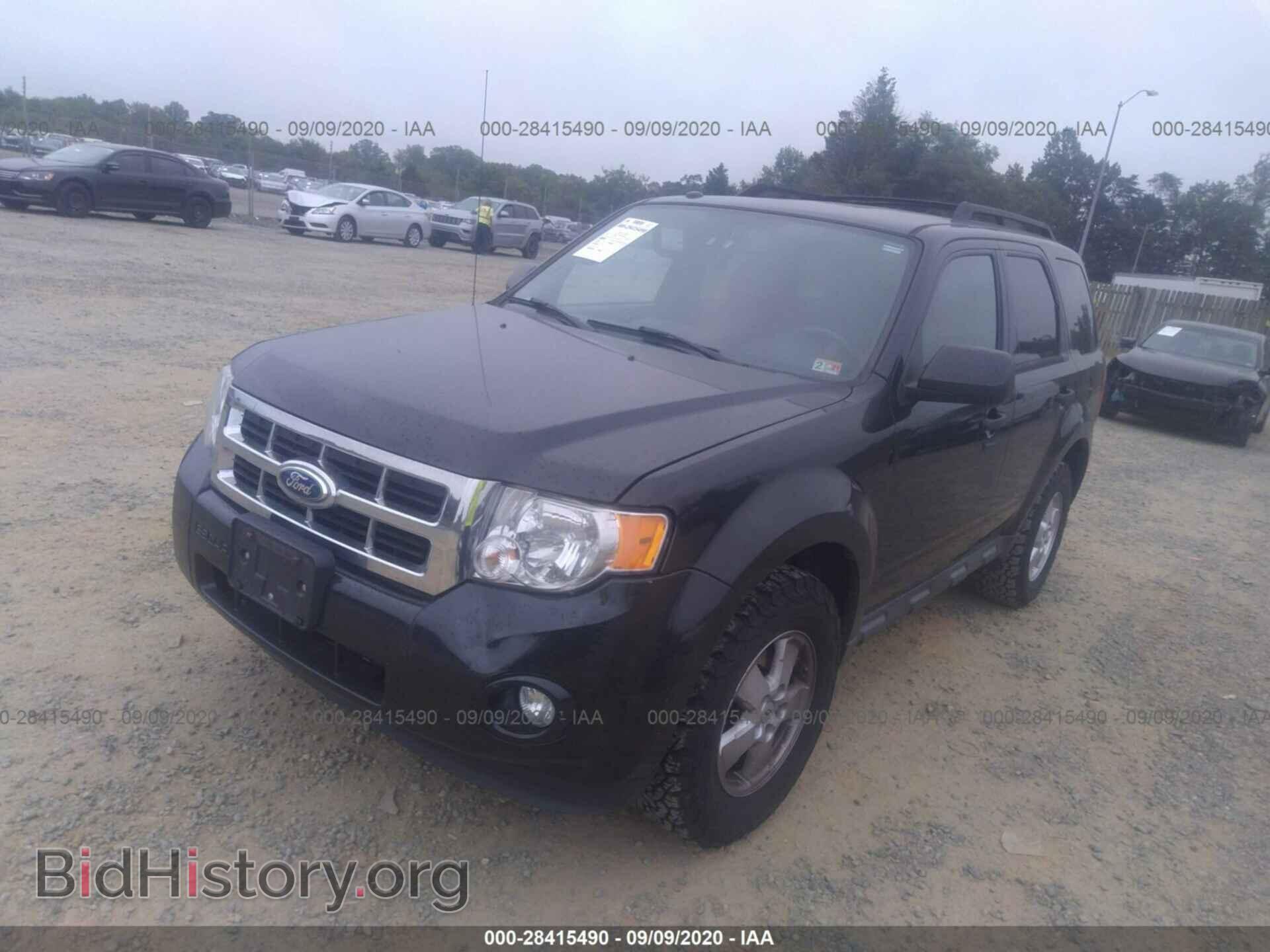 2011 FORD ESCAPE - VIN: 1FMCU0D71BKA52734 - Фото 2