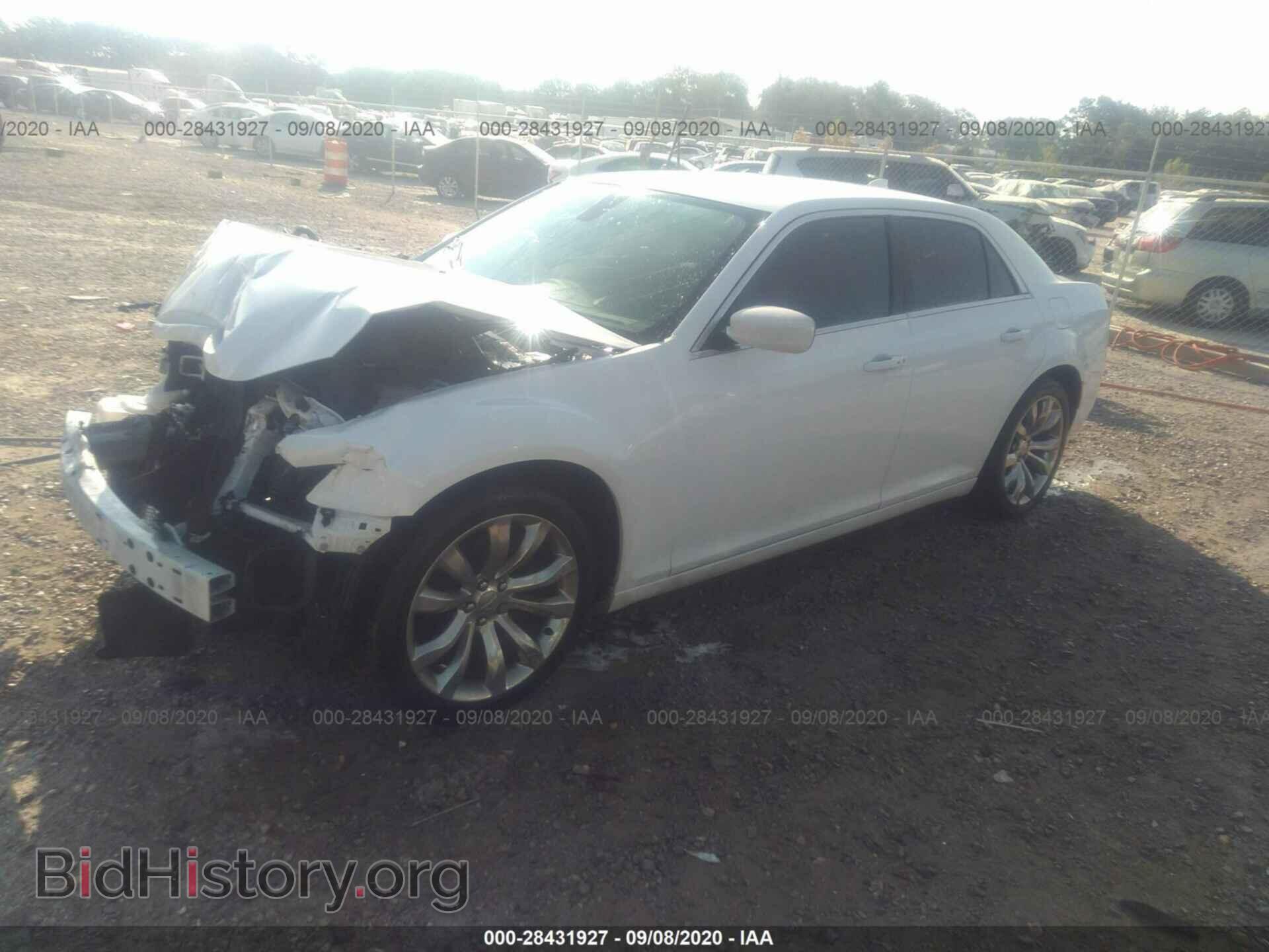 2016 CHRYSLER 300 - VIN: 2C3CCAAGXGH358237 - Фото 2