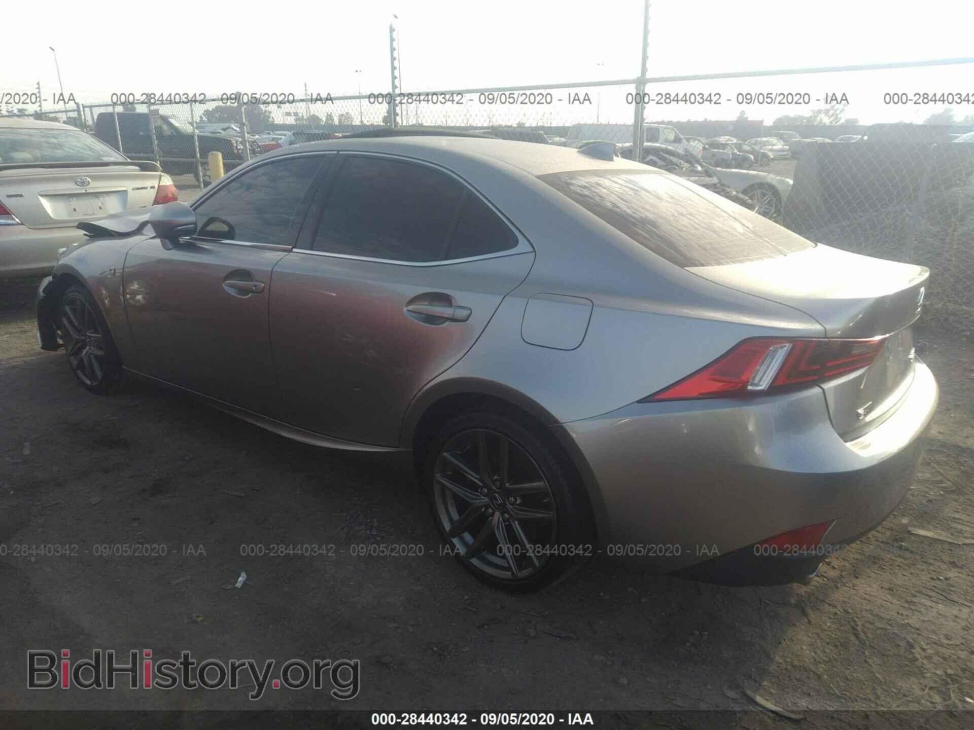 2016 LEXUS IS 200T - VIN: JTHBA1D24G5010677 - Фото 3