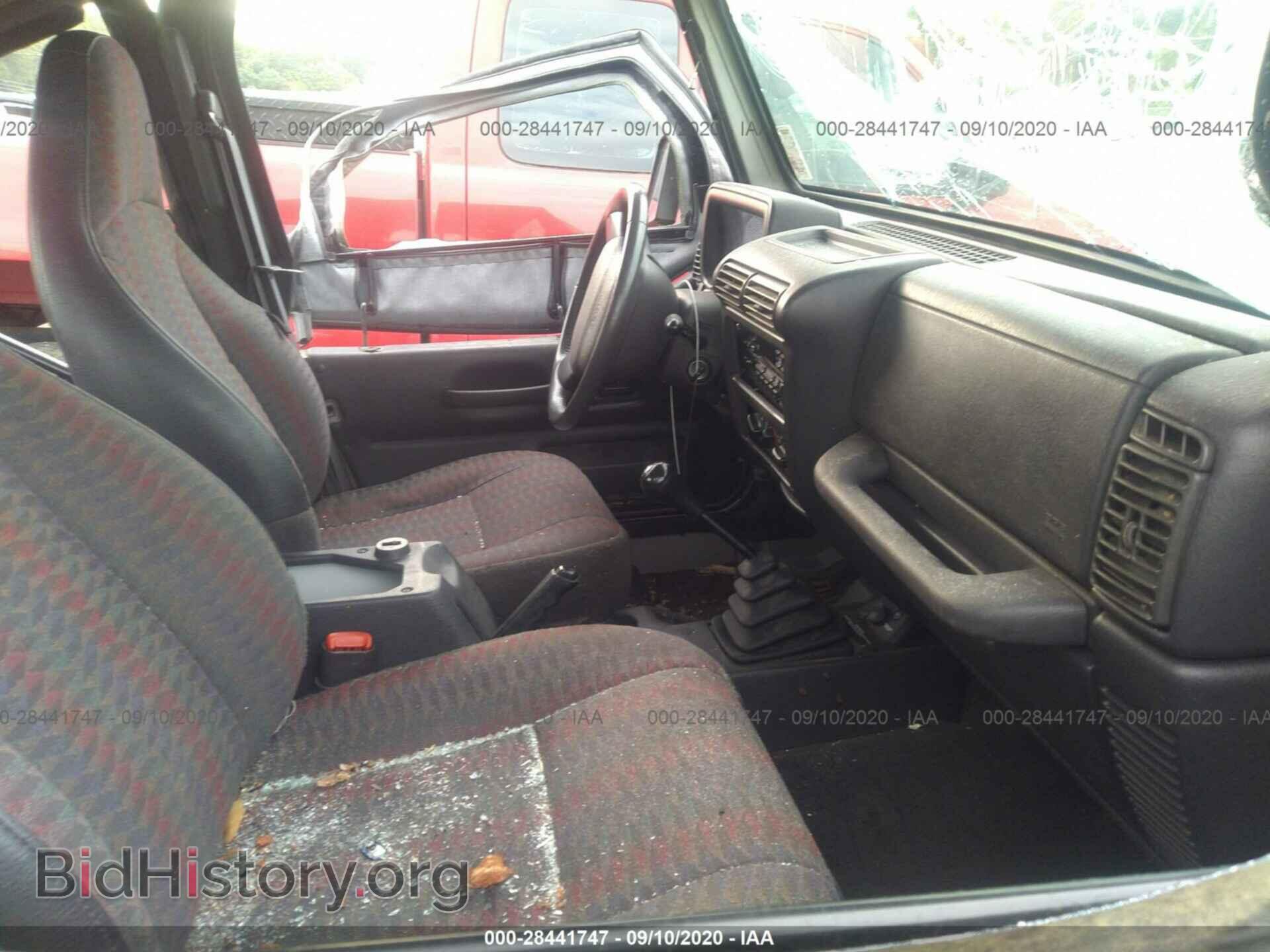 2000 JEEP WRANGLER - VIN: 1J4FA29P2YP730766 - Фото 5