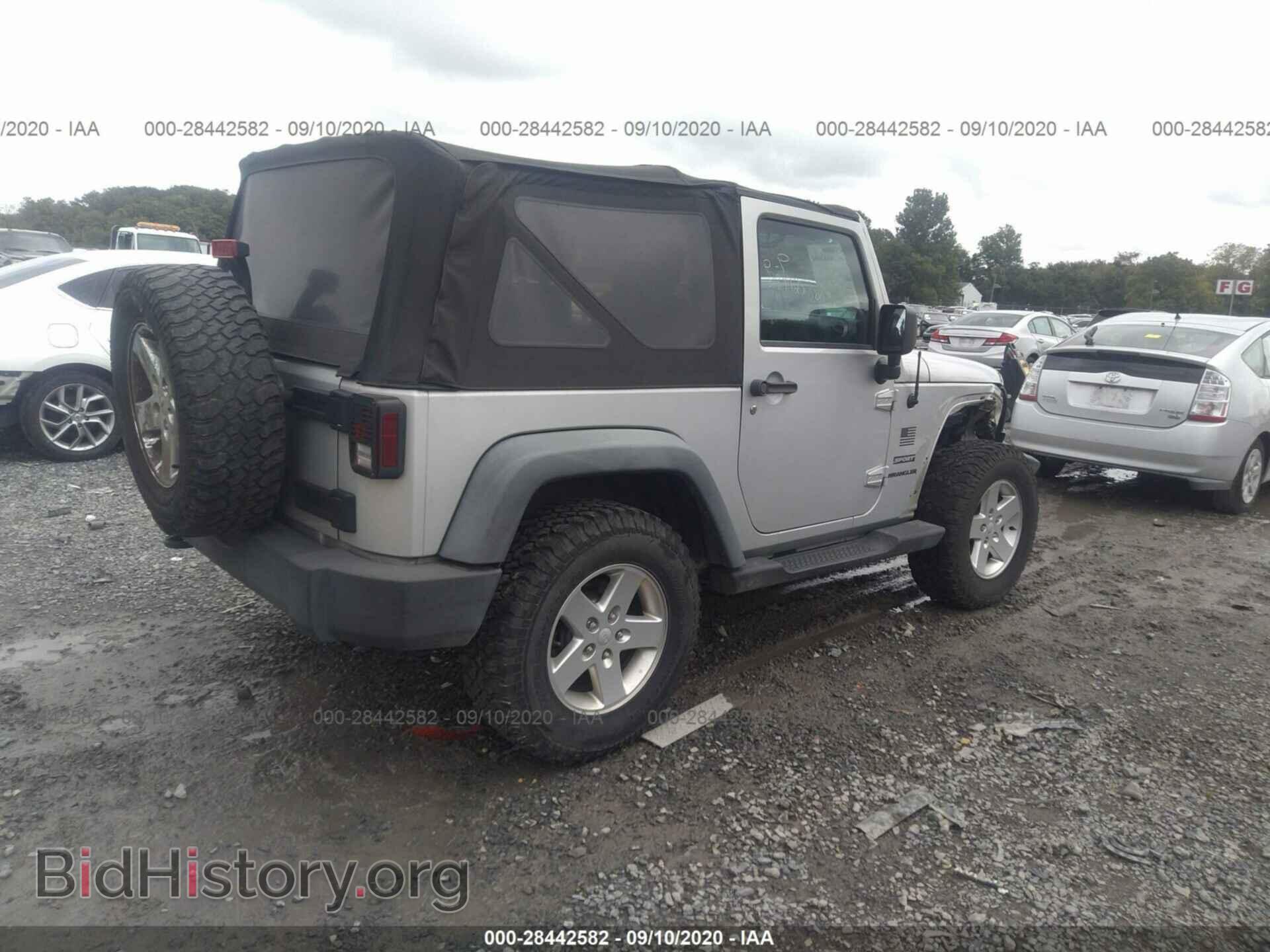 2011 JEEP WRANGLER - VIN: 1J4AA2D12BL581870 - Фото 4