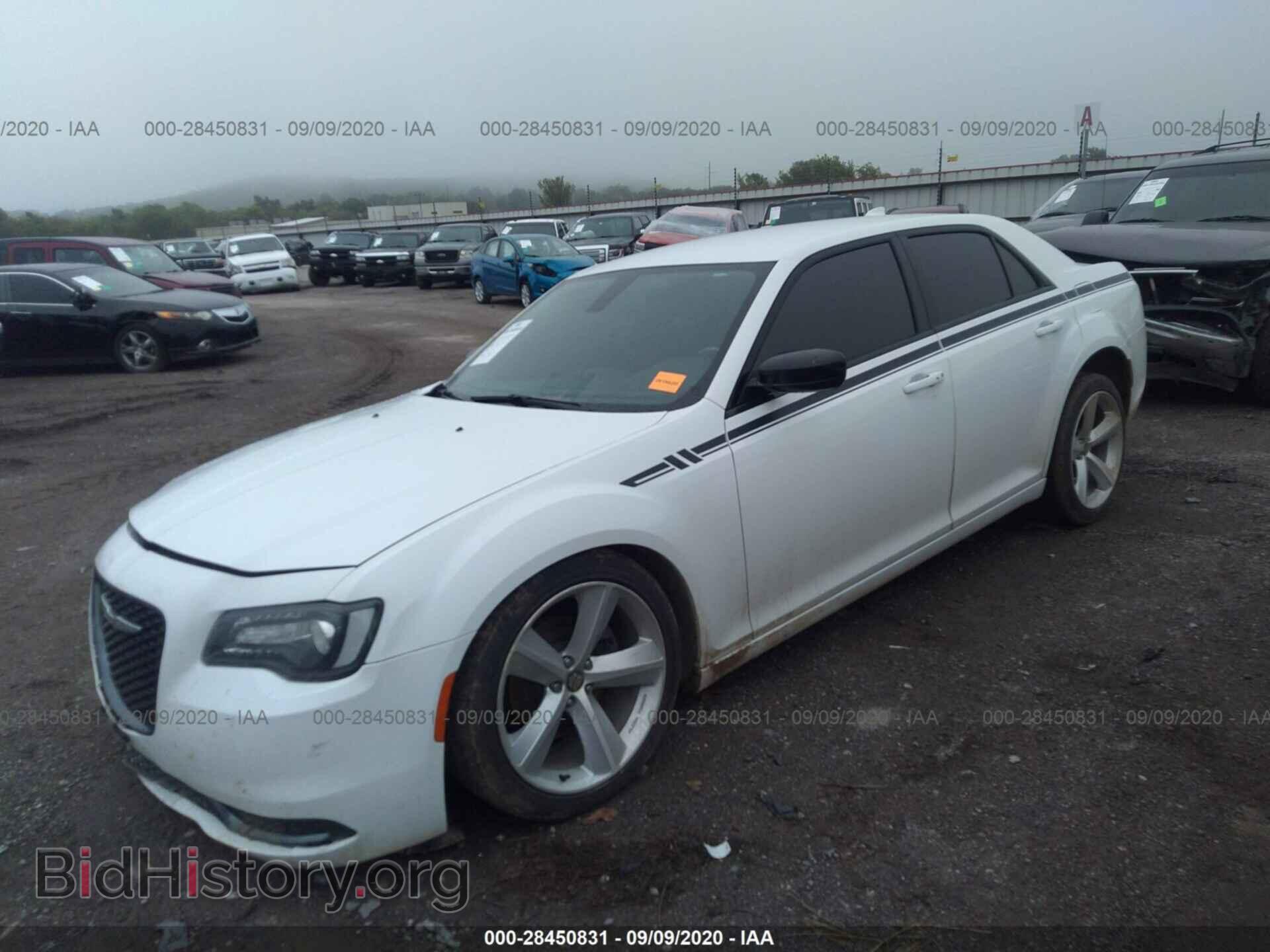 2018 CHRYSLER 300 - VIN: 2C3CCAAG7JH320021 - Фото 2
