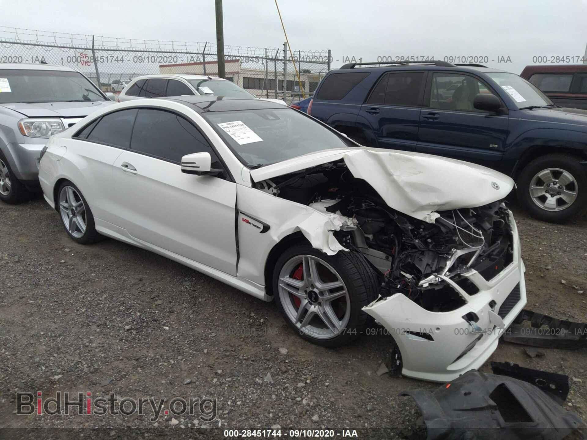 Photo WDDKJ7DBXCF155334 - MERCEDES-BENZ E-CLASS 2012