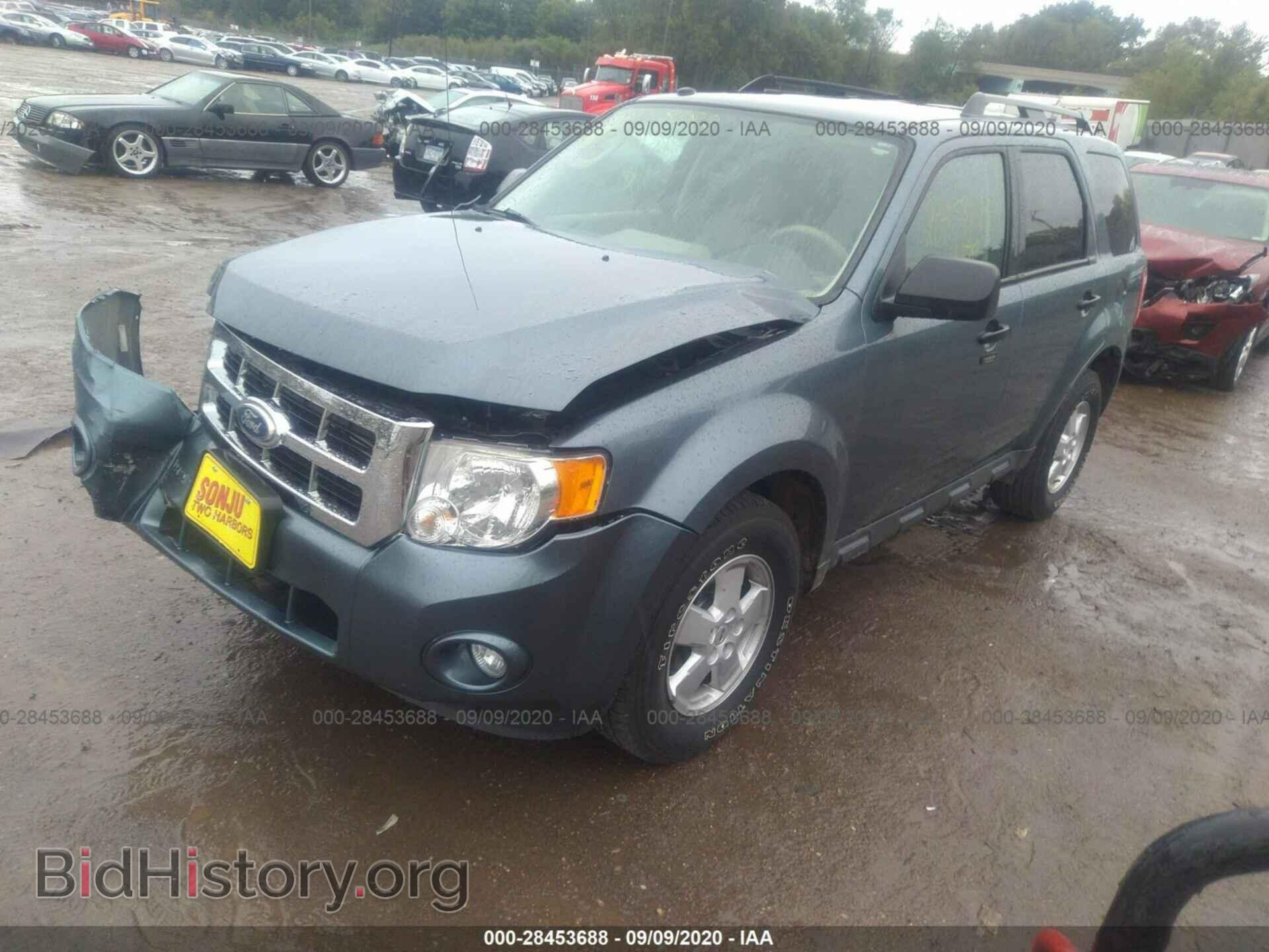 2011 FORD ESCAPE - VIN: 1FMCU9DG2BKA45294 - Фото 2