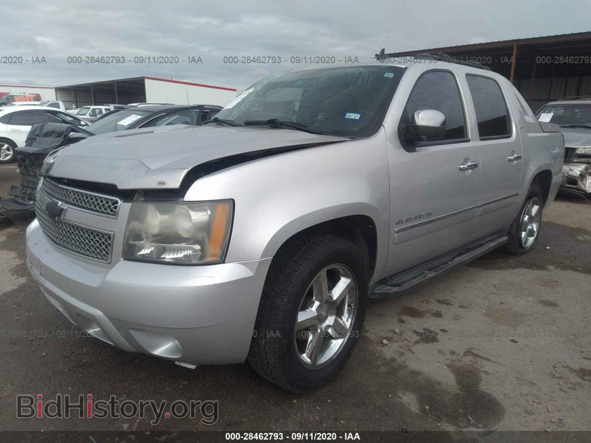 2011 CHEVROLET AVALANCHE - VIN: 3GNMCGE01BG249746 - Фото 2