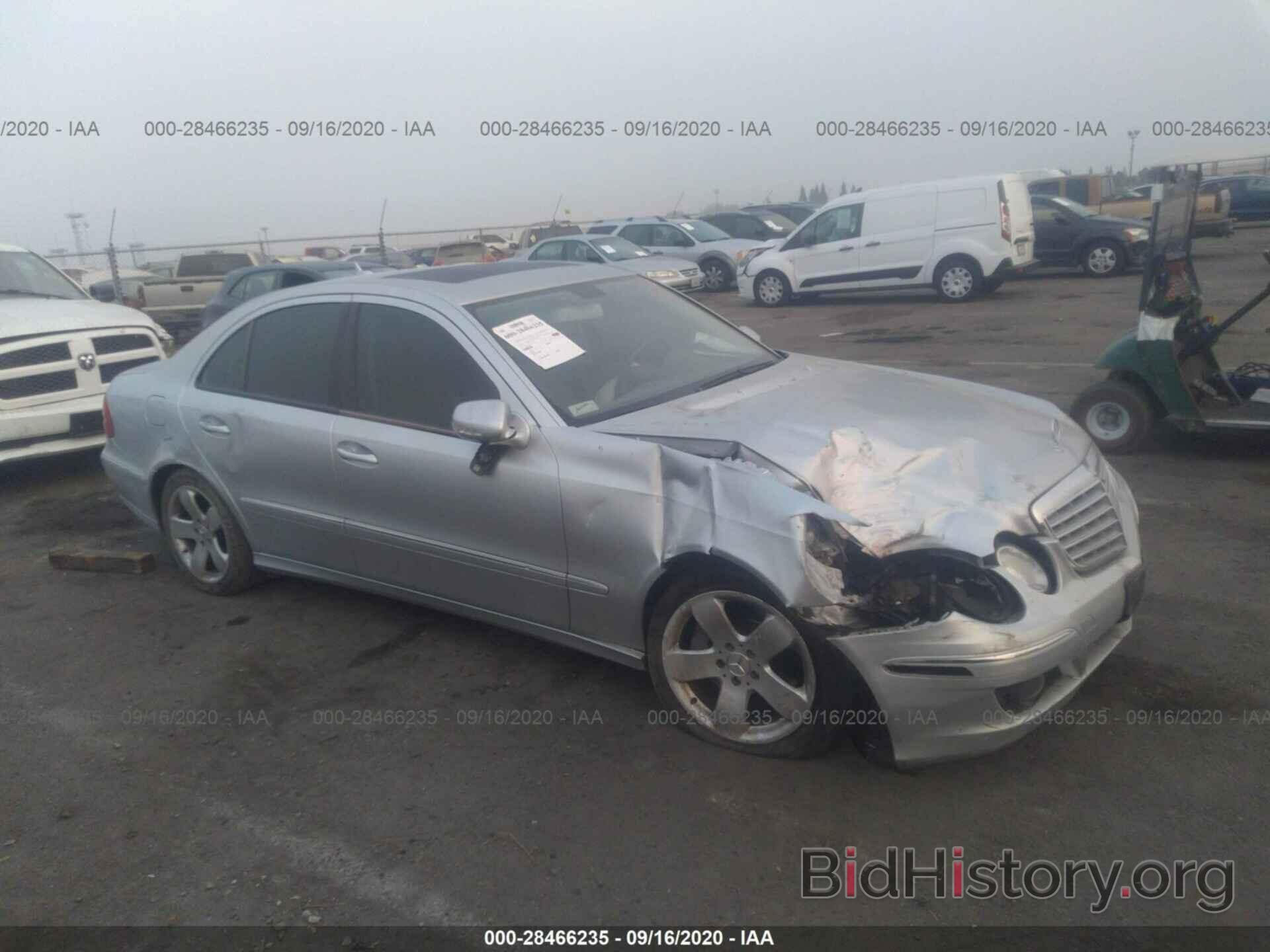 Photo WDBUF72X17B017910 - MERCEDES-BENZ E-CLASS 2007