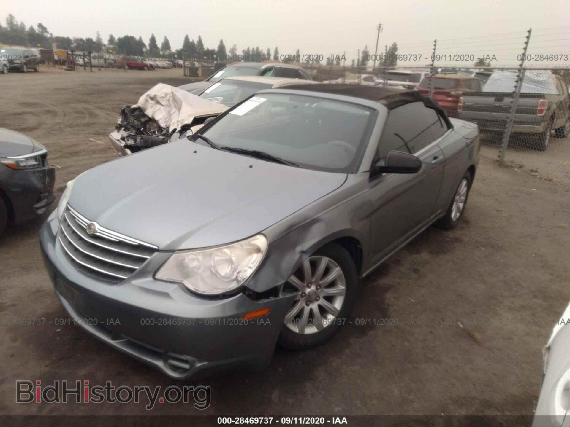 2010 CHRYSLER SEBRING - VIN: 1C3BC5ED8AN216664 - Фото 2