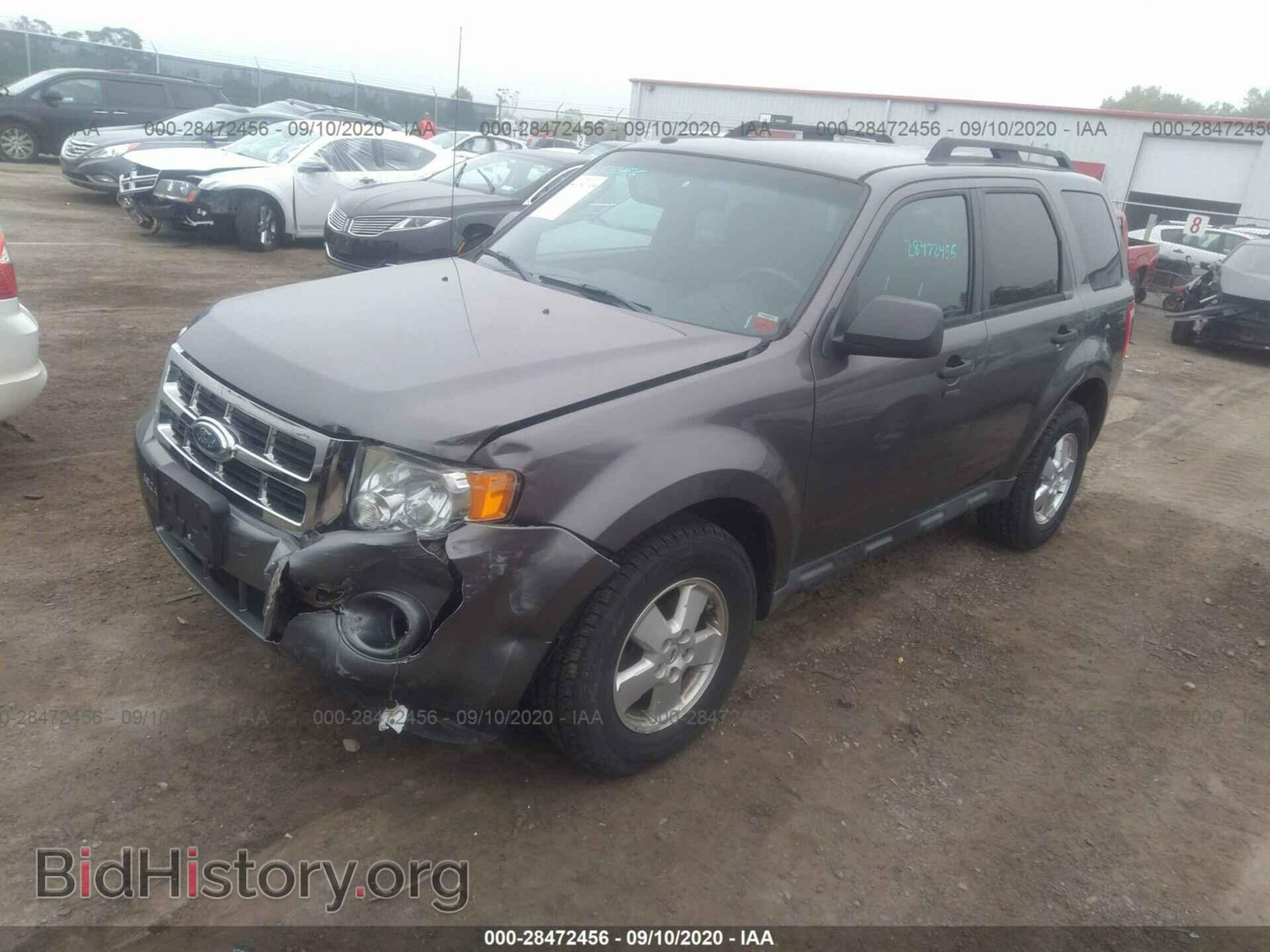 2011 FORD ESCAPE - VIN: 1FMCU9DG0BKB74120 - Фото 2