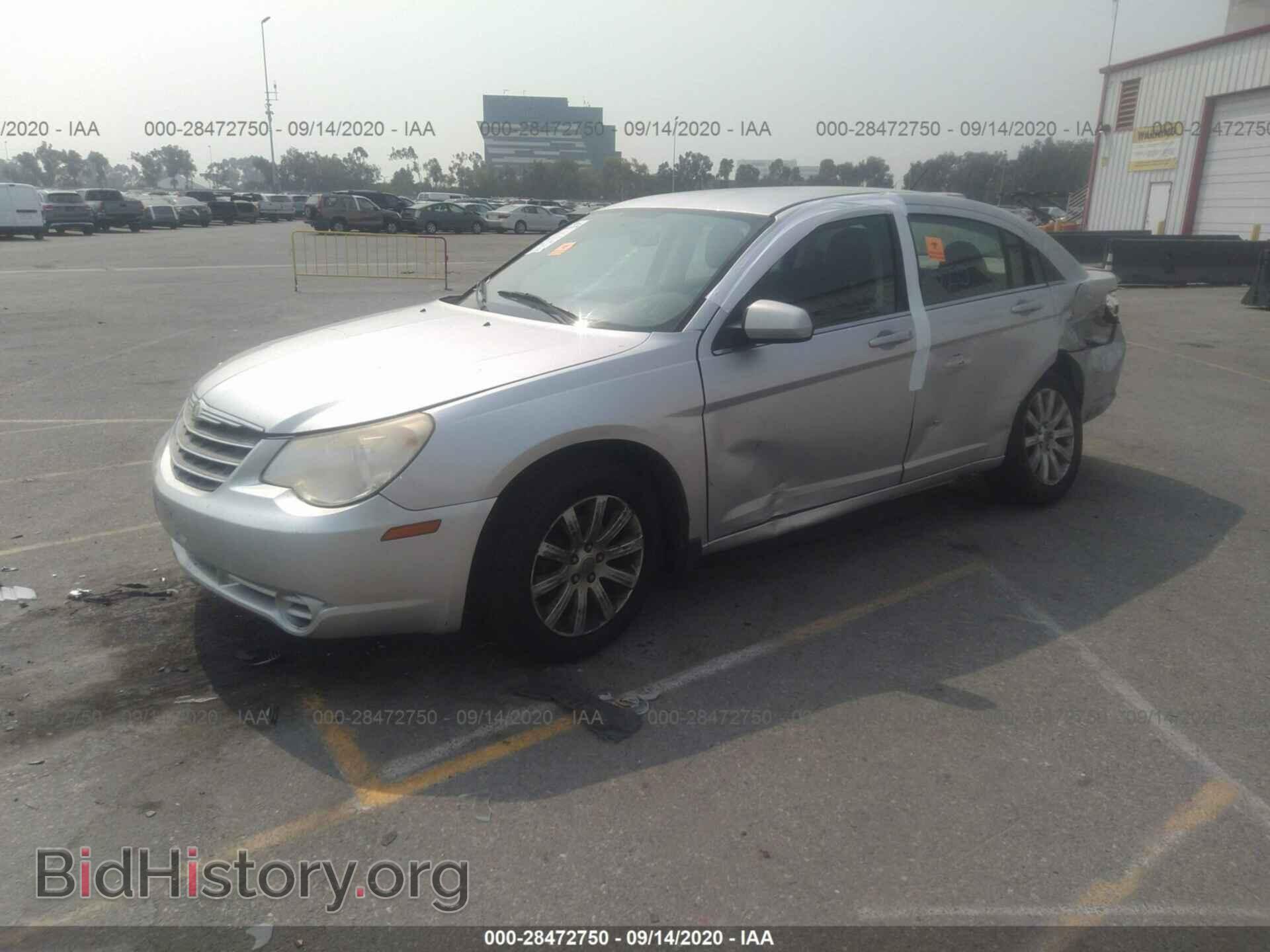 2010 CHRYSLER SEBRING - VIN: 1C3CC5FB5AN102056 - Фото 2