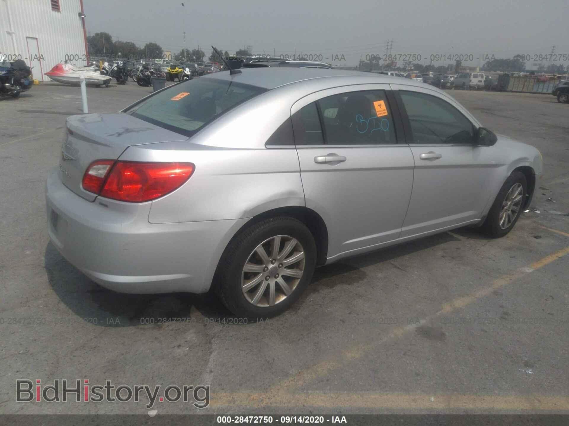 2010 CHRYSLER SEBRING - VIN: 1C3CC5FB5AN102056 - Фото 4