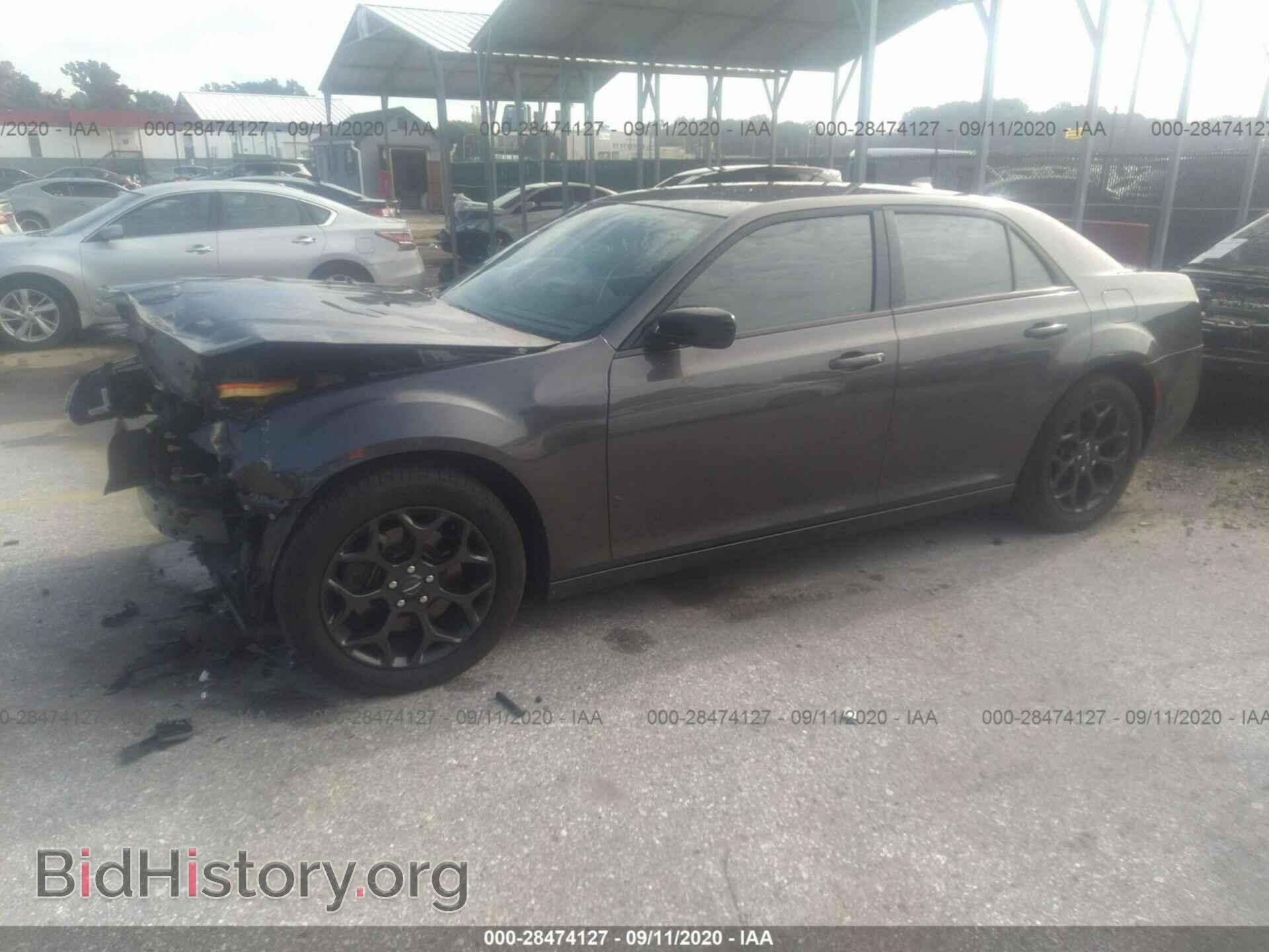 2019 CHRYSLER 300 - VIN: 2C3CCARG5KH566488 - Фото 2