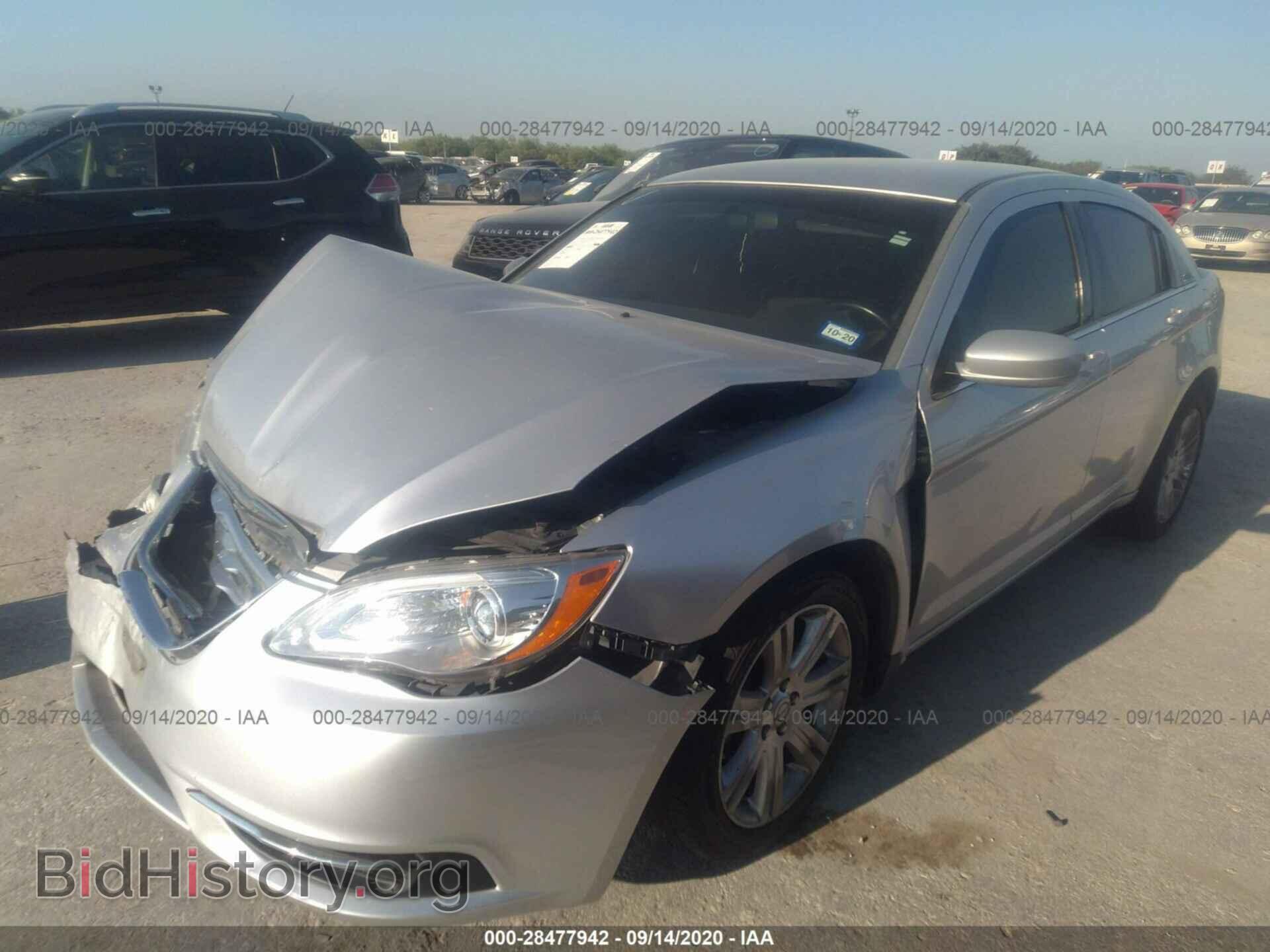 2012 CHRYSLER 200 - VIN: 1C3CCBBBXCN172773 - Фото 2