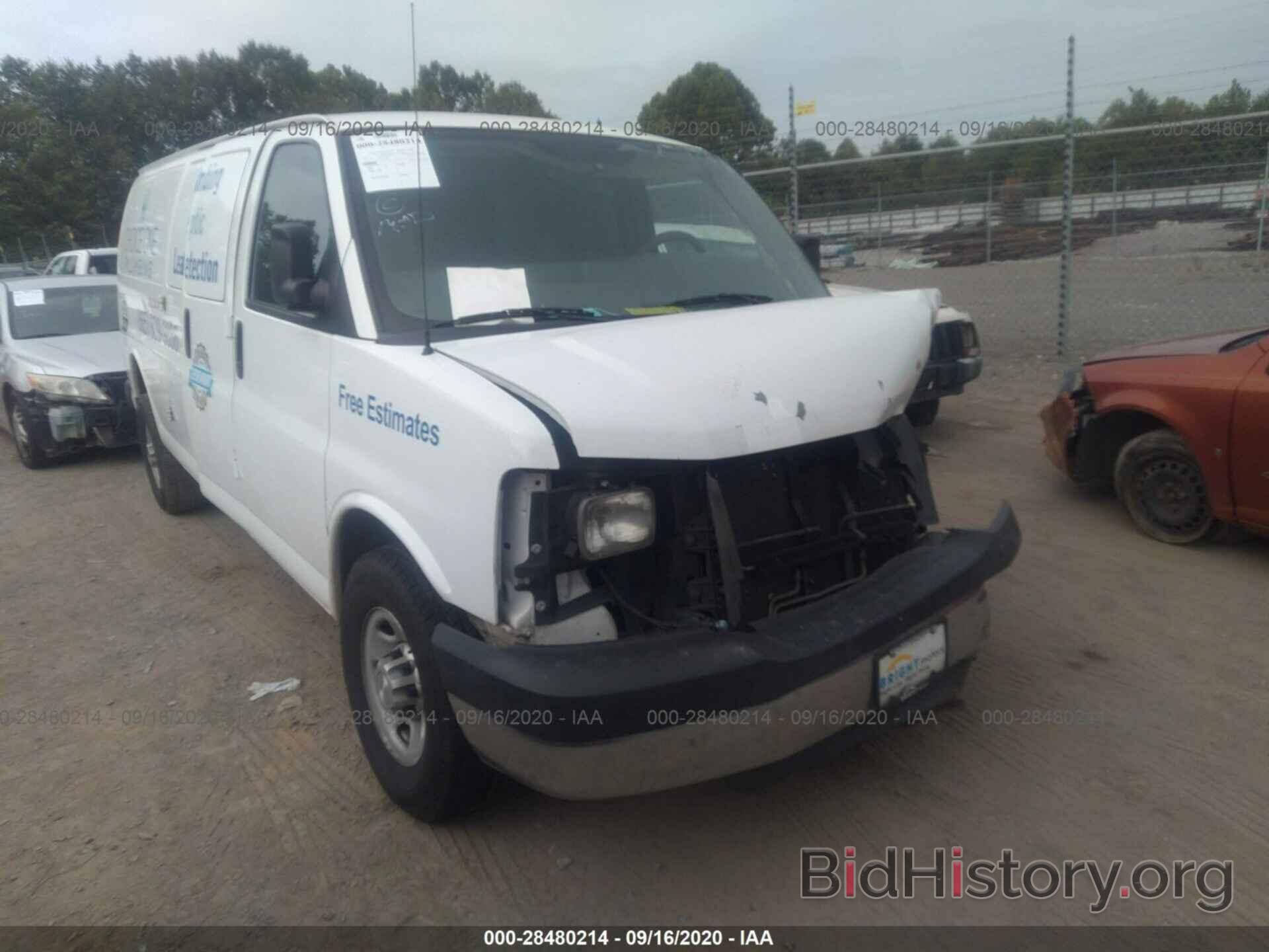 Photo 1GCWGGCG4B1160385 - CHEVROLET EXPRESS CARGO VAN 2011