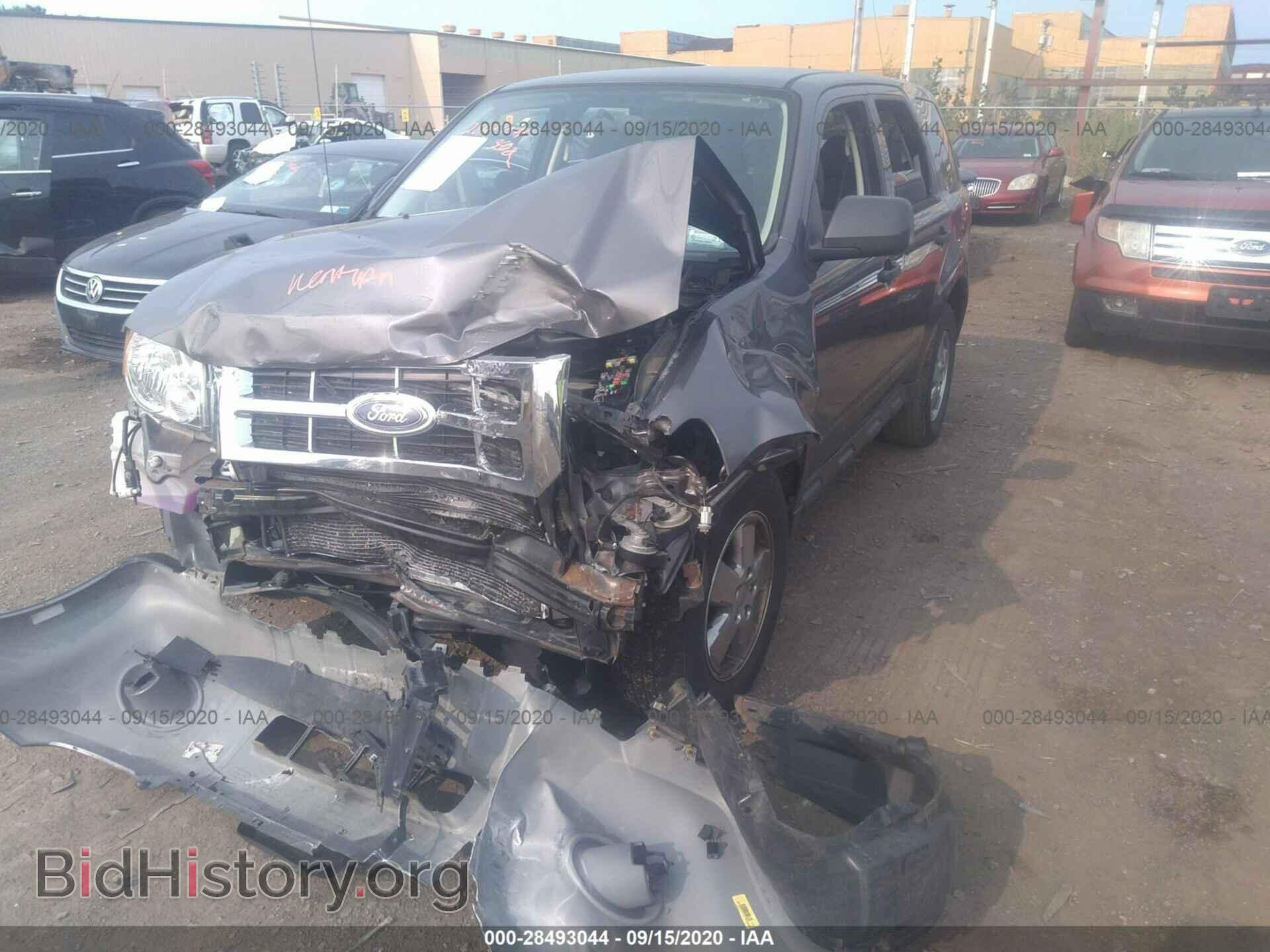 2011 FORD ESCAPE - VIN: 1FMCU0C71BKC64860 - Photo 2