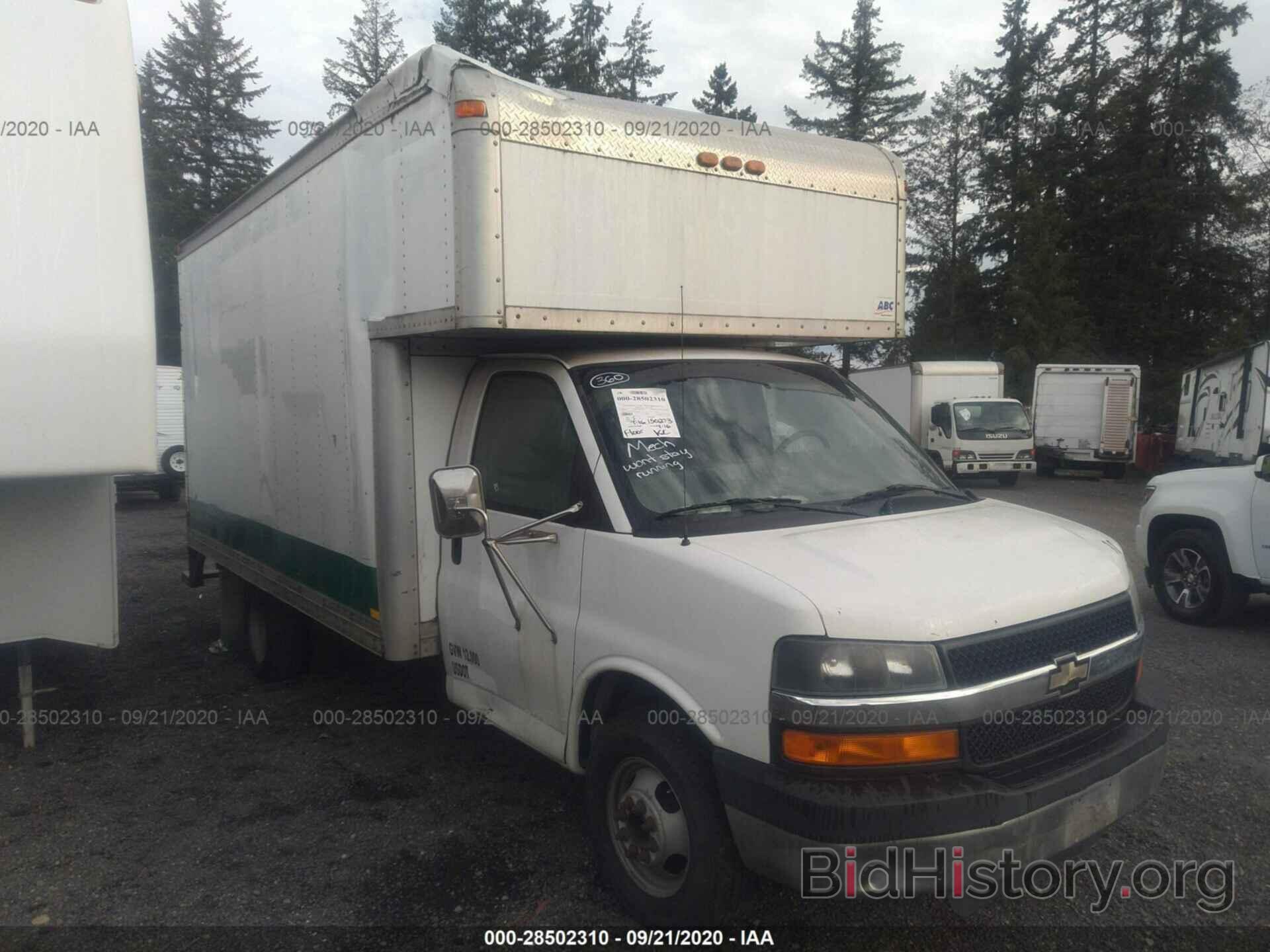 Photo 1GBJG31U941196608 - CHEVROLET EXPRESS COMMERCIAL 2004