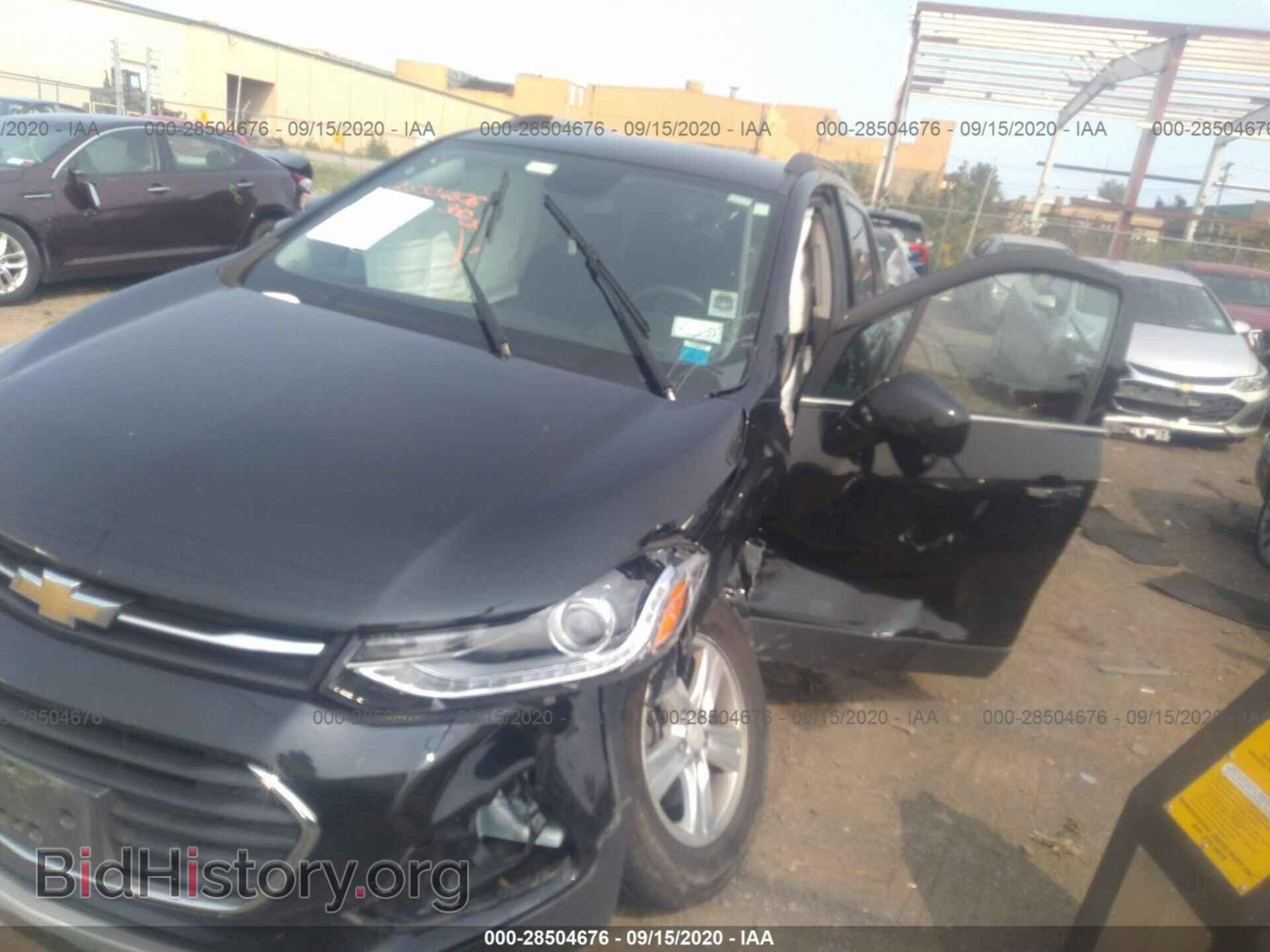 2017 CHEVROLET TRAX - VIN: 3GNCJLSB3HL142004 - Фото 2