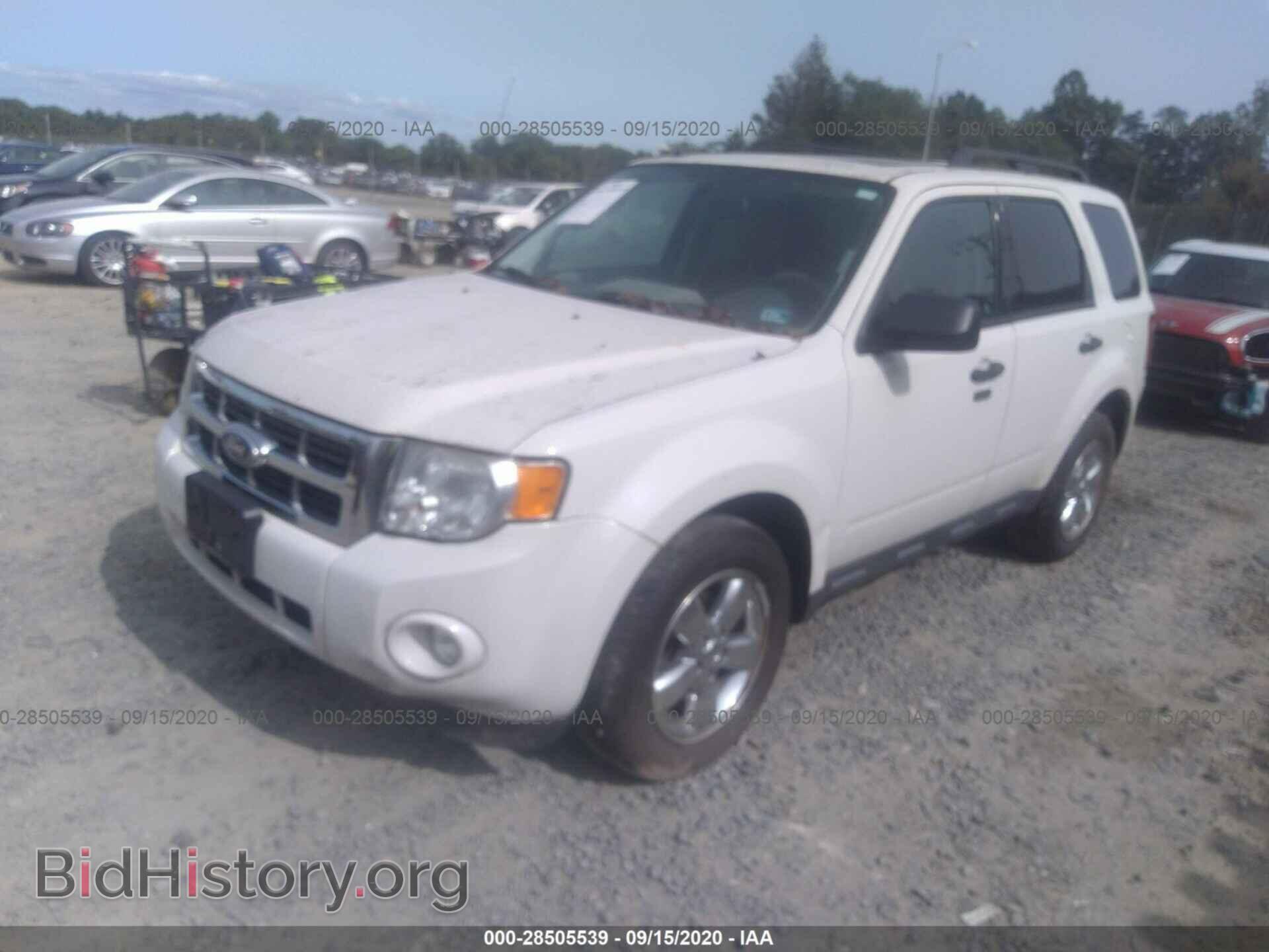 2011 FORD ESCAPE - VIN: 1FMCU9D79BKB70812 - Фото 2