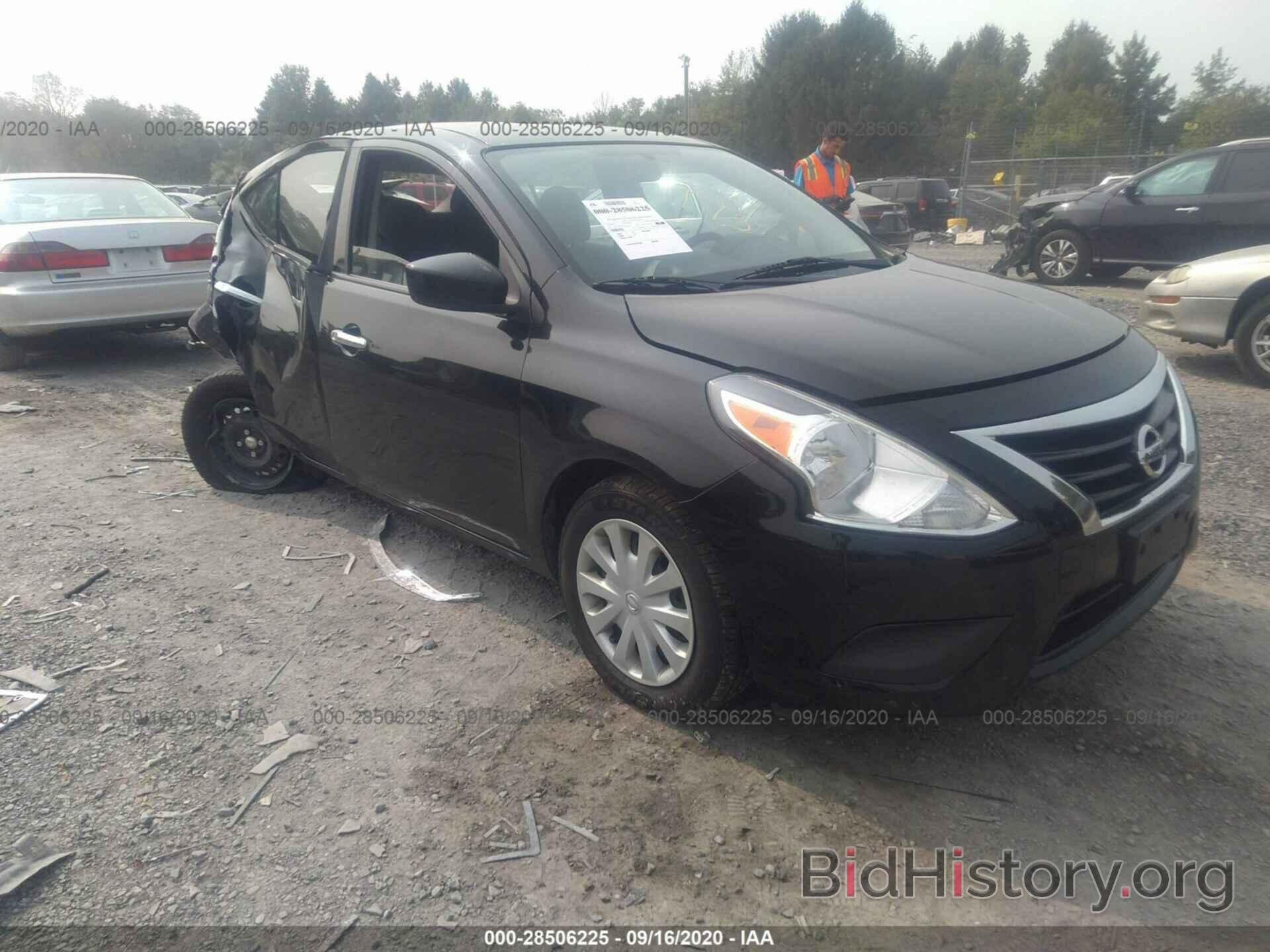 Photo 3N1CN7APXJL825876 - NISSAN VERSA SEDAN 2018