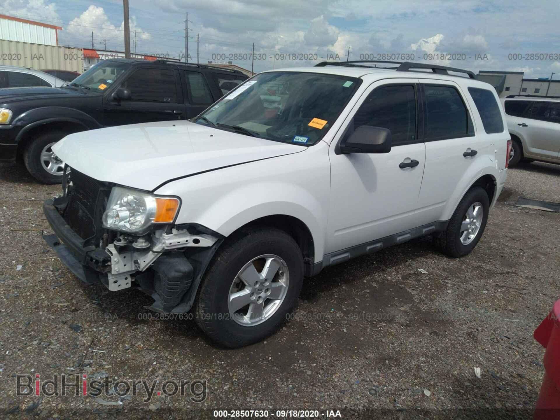 2011 FORD ESCAPE - VIN: 1FMCU0C7XBKA49428 - Фото 2