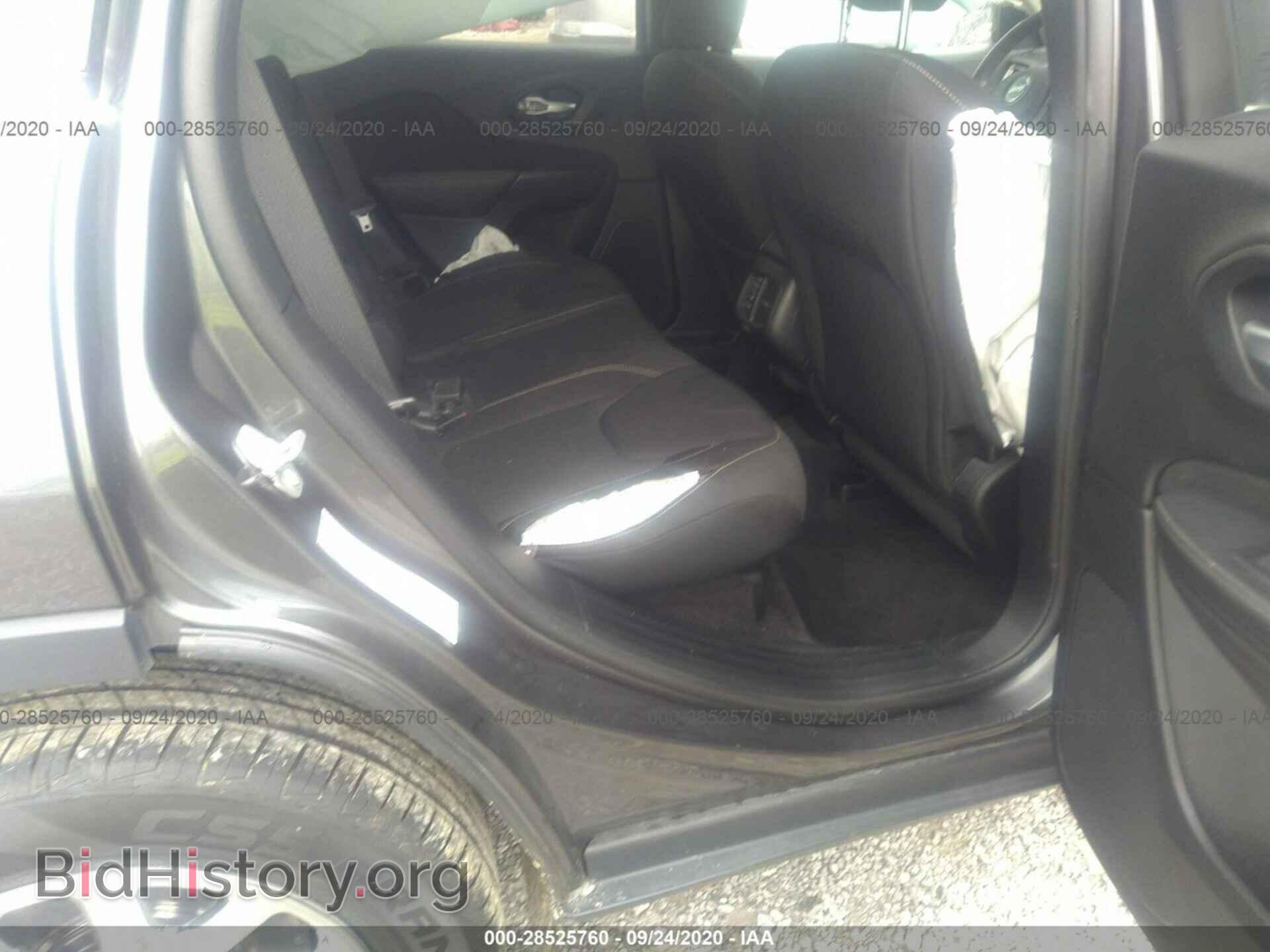 2016 JEEP CHEROKEE - VIN: 1C4PJMCS2GW239802 - Photo 8