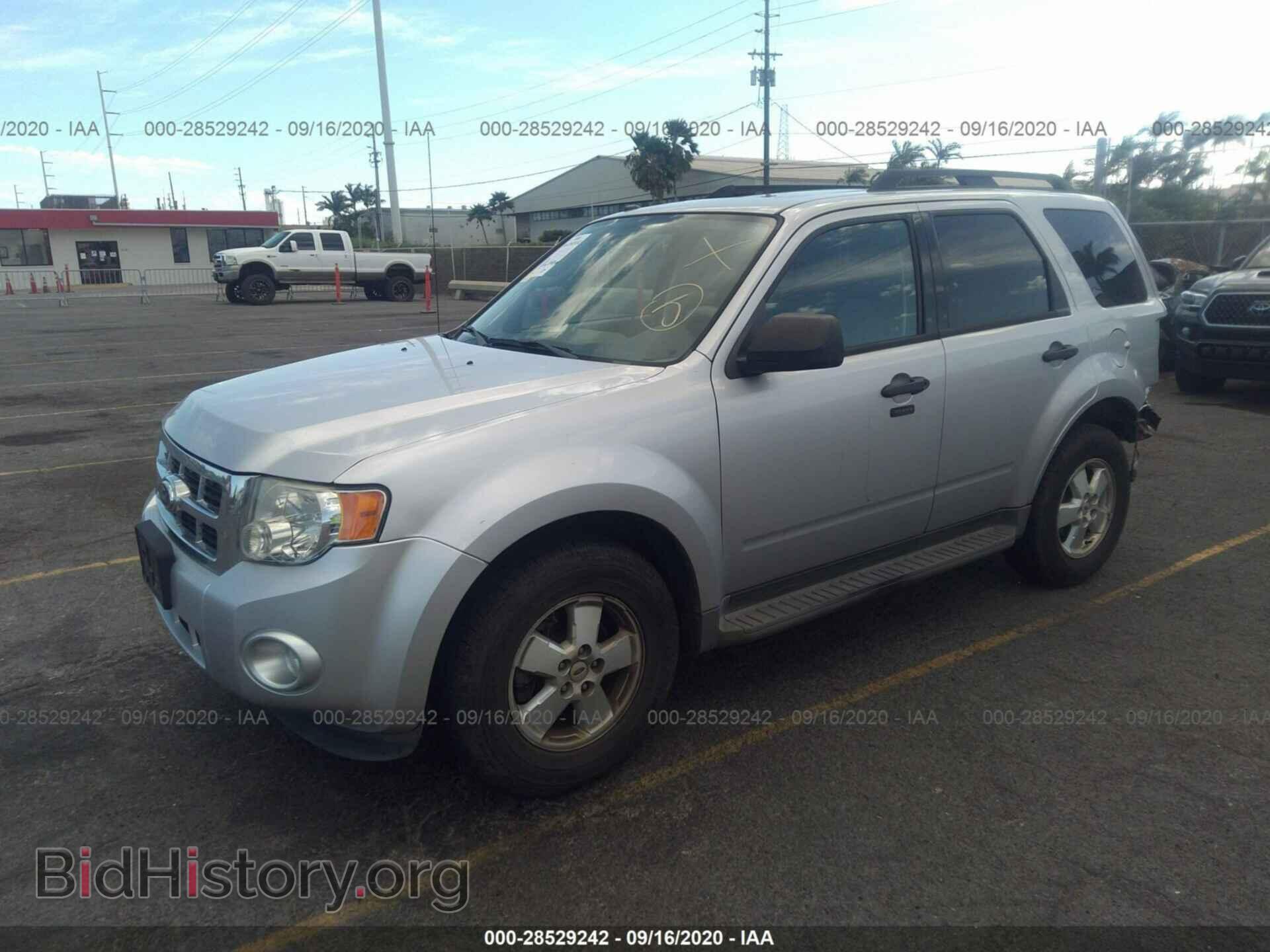 2011 FORD ESCAPE - VIN: 1FMCU0D77BKA50230 - Фото 2