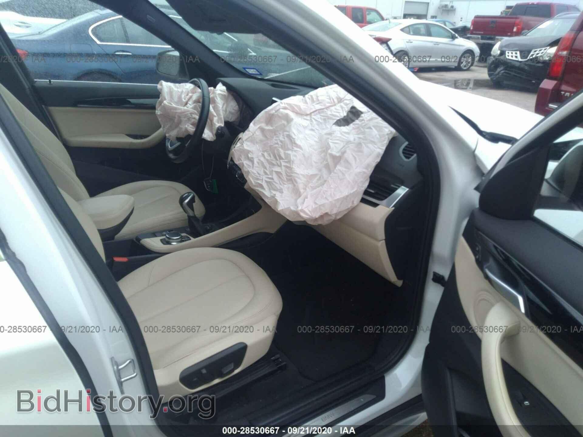 2017 BMW X1 - VIN: WBXHT3C30H5F76256 - Фото 5