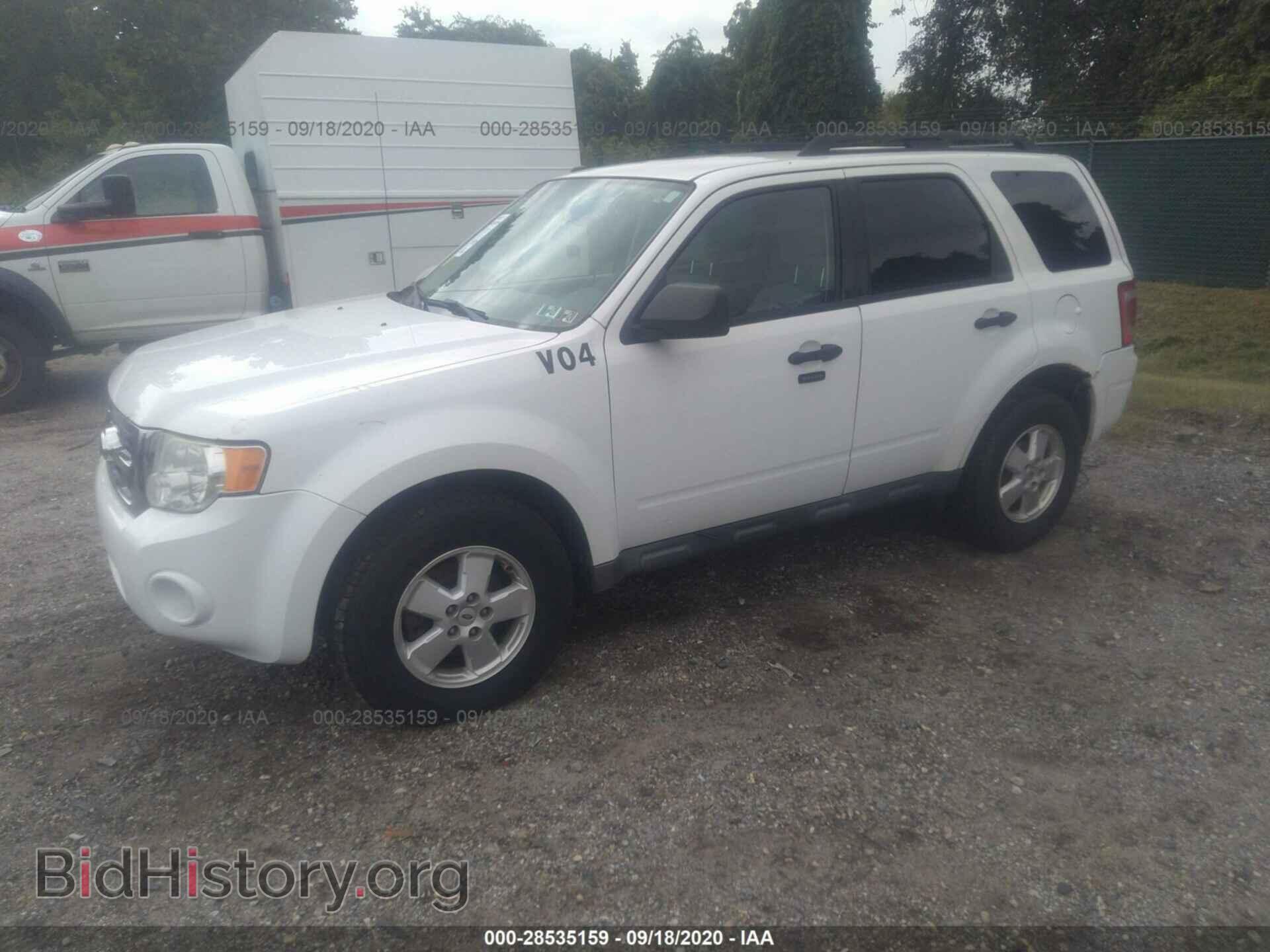 2011 FORD ESCAPE - VIN: 1FMCU0D75BKC24781 - Photo 2