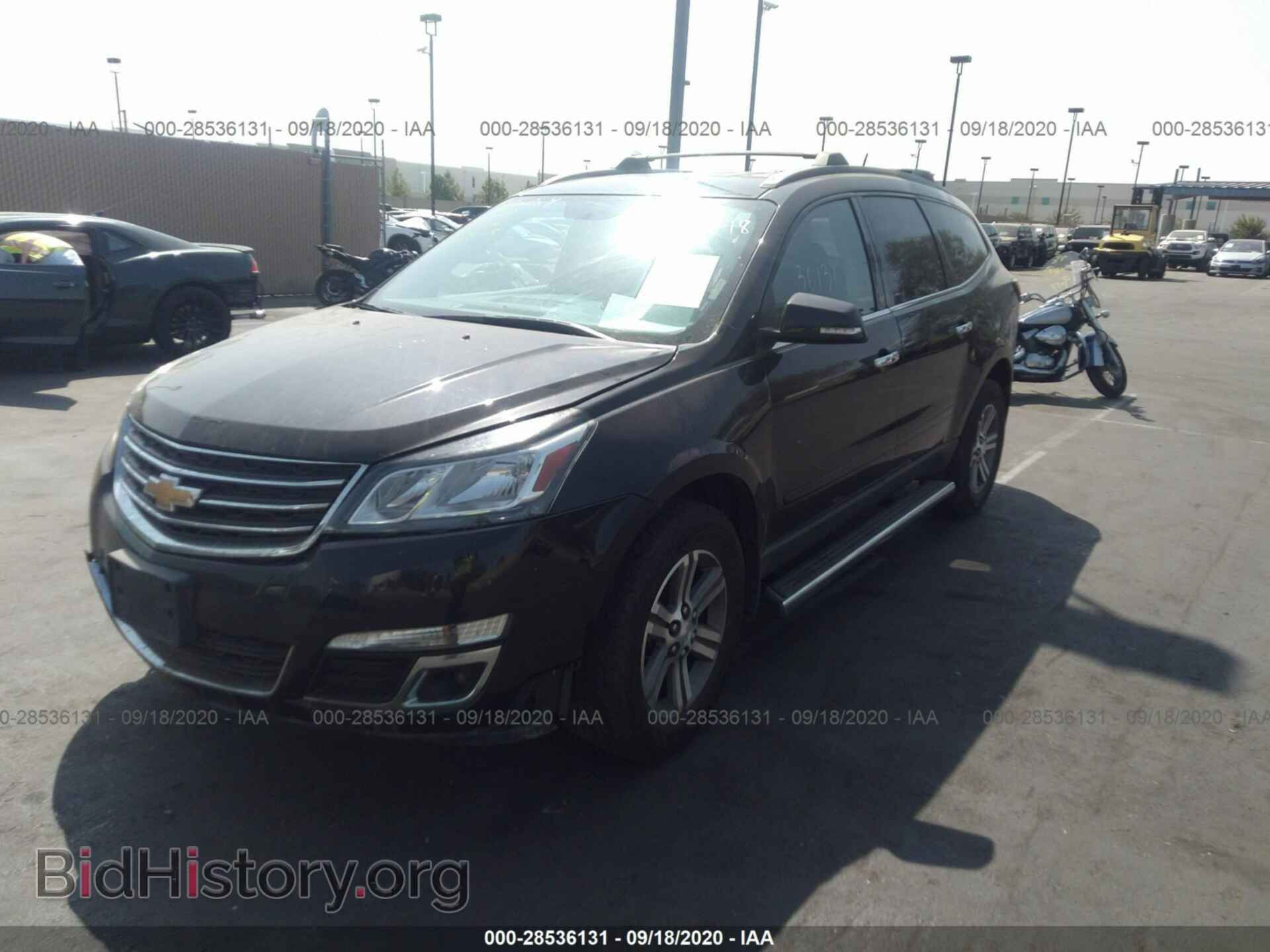2017 CHEVROLET TRAVERSE - VIN: 1GNKRHKD5HJ100461 - Фото 2