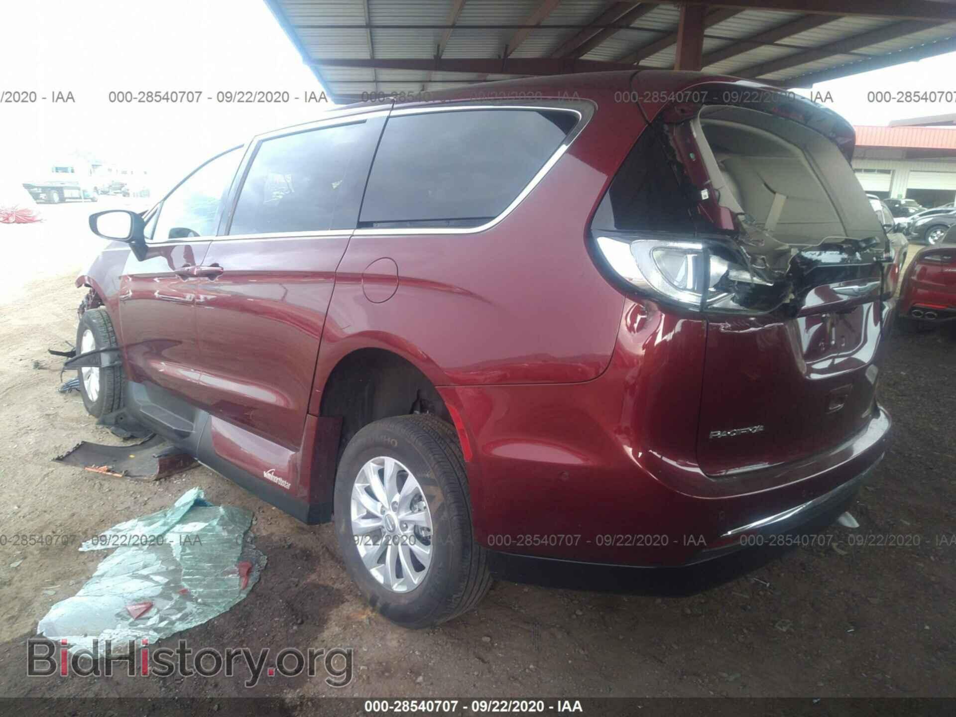 2017 CHRYSLER PACIFICA - VIN: 2C4RC1DGXHR748607 - Фото 3