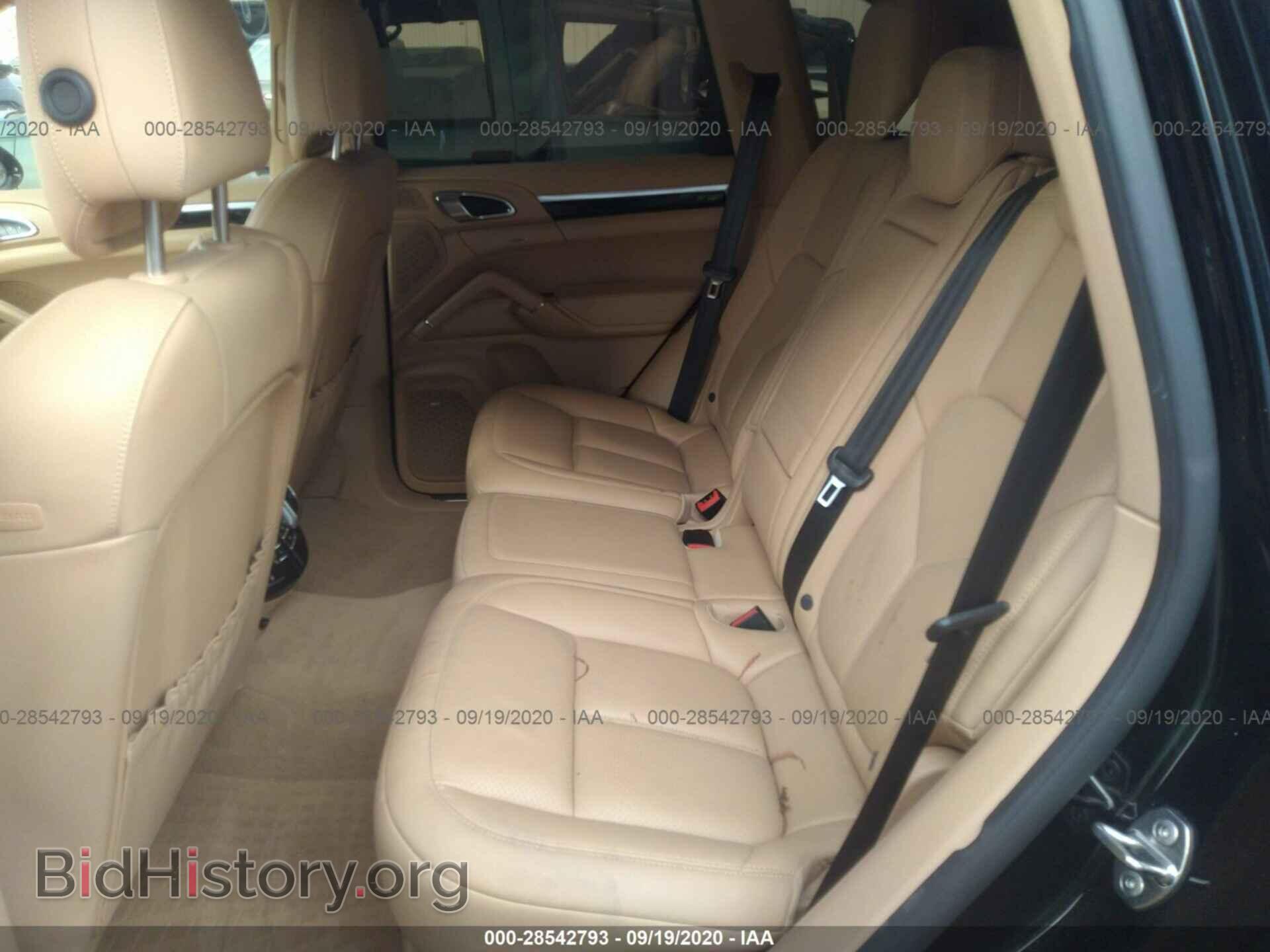 2016 PORSCHE CAYENNE - VIN: WP1AA2A26GLA11136 - Photo 8