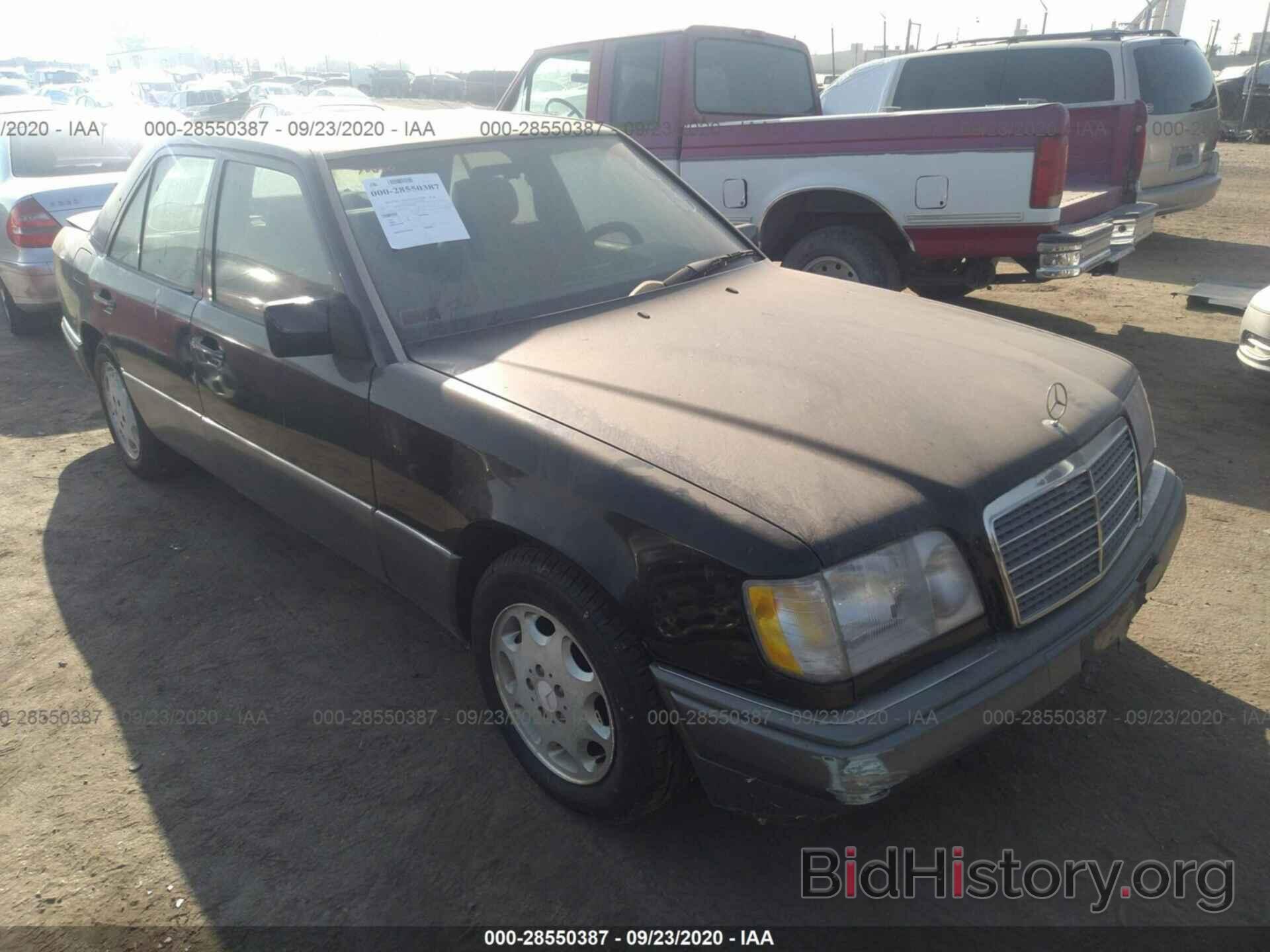 Photo WDBEA32E8SC160933 - MERCEDES-BENZ E 1995