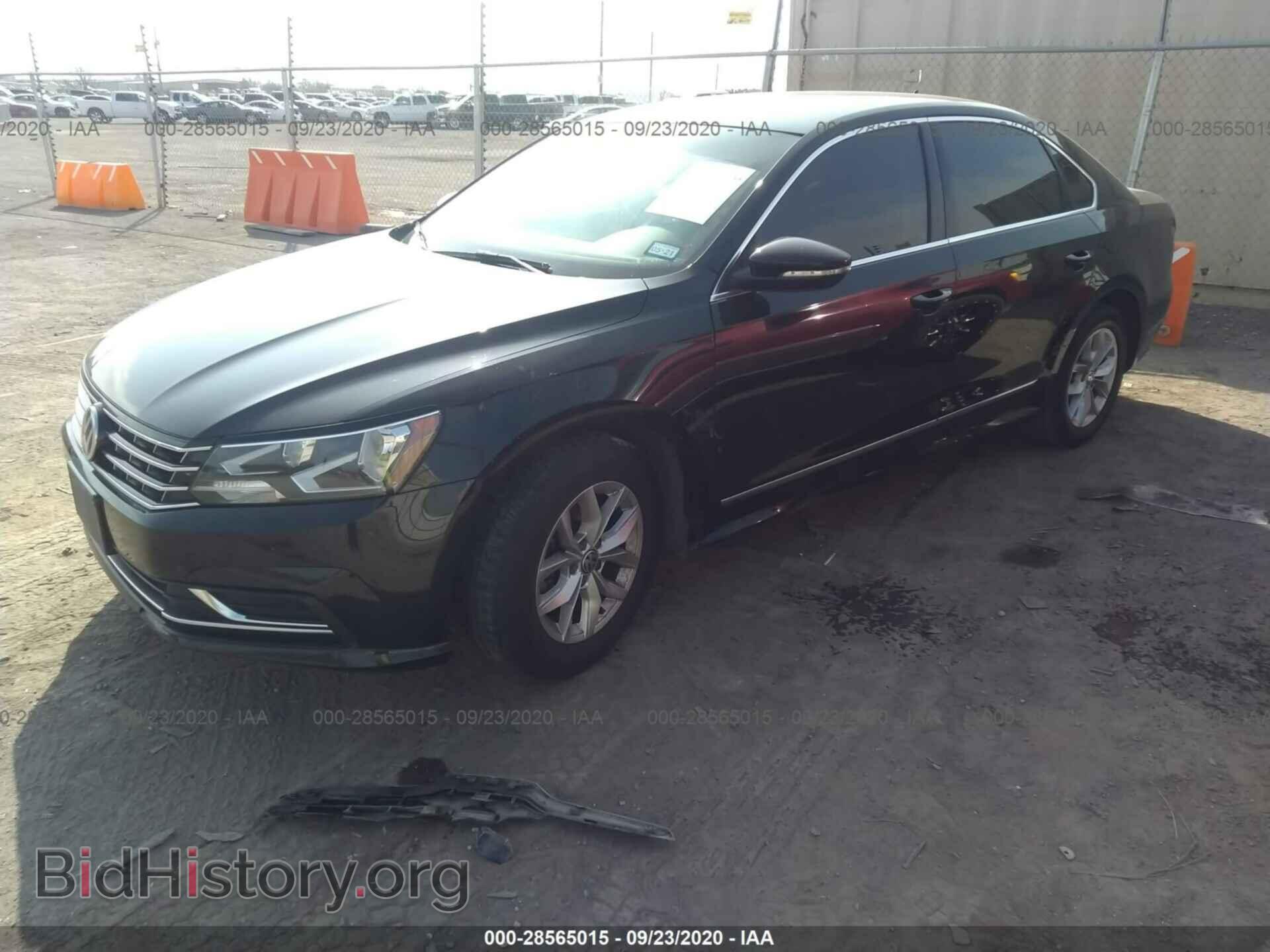 2017 VOLKSWAGEN PASSAT - VIN: 1VWAT7A37HC059082 - Фото 2