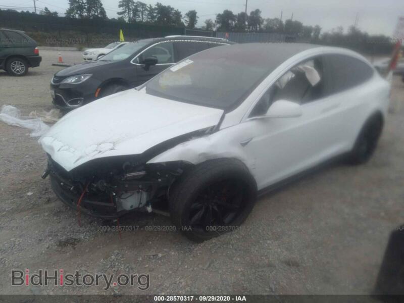 2017 Tesla MODEL X (VIN 5YJXCBE46HF052890) — фото 2 из 10