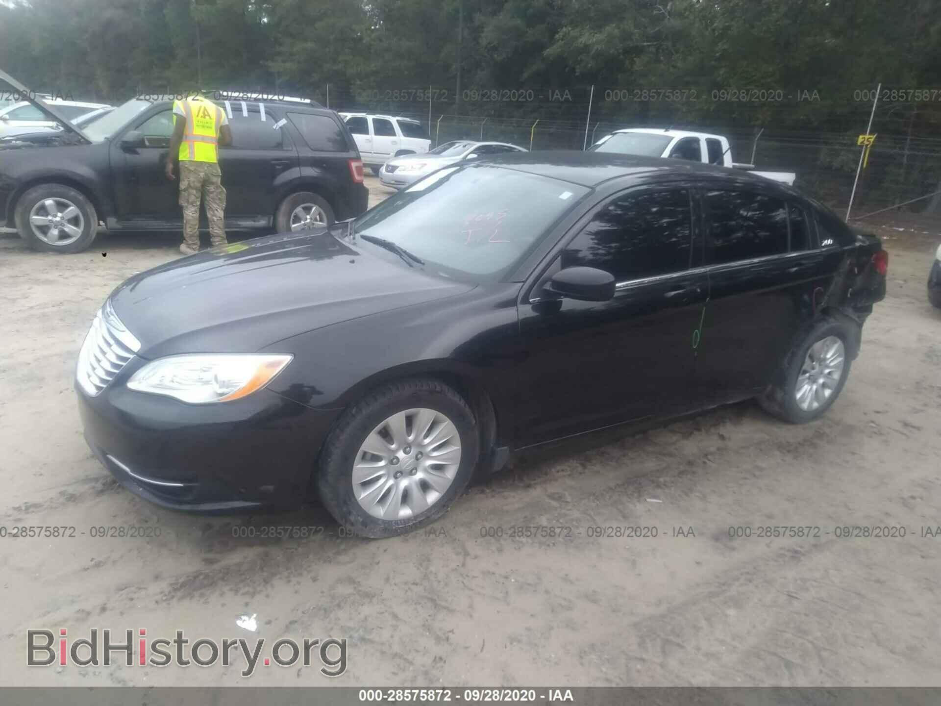 2013 CHRYSLER 200 - VIN: 1C3CCBABXDN647633 - Фото 2