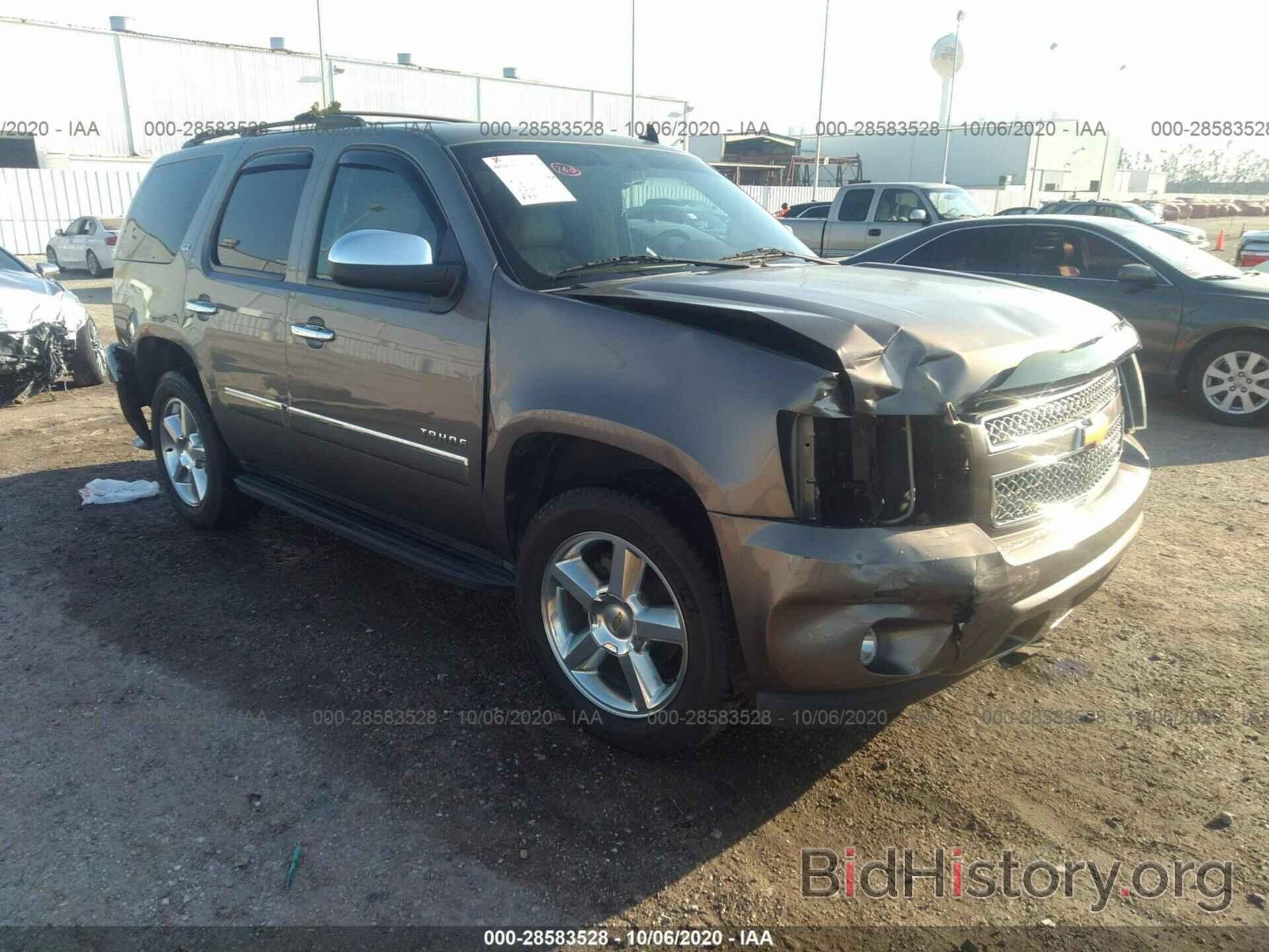 Photo 1GNSKCE0XDR313255 - CHEVROLET TAHOE 2013