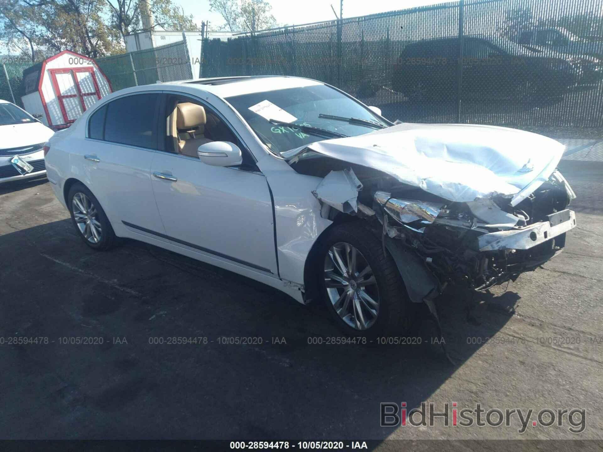 Photo KMHGC4DF1BU138360 - HYUNDAI GENESIS 2011