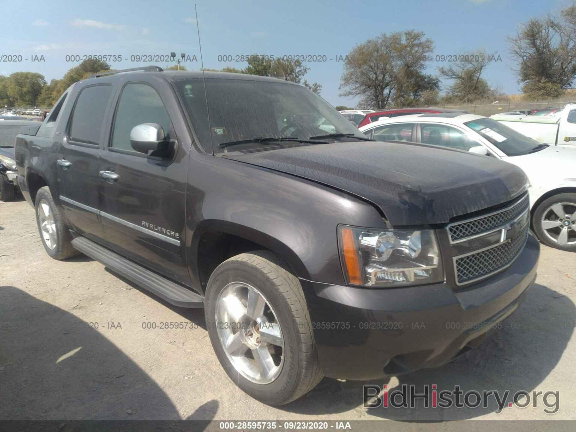 Photo 3GNVKGE06AG226825 - CHEVROLET AVALANCHE 2010
