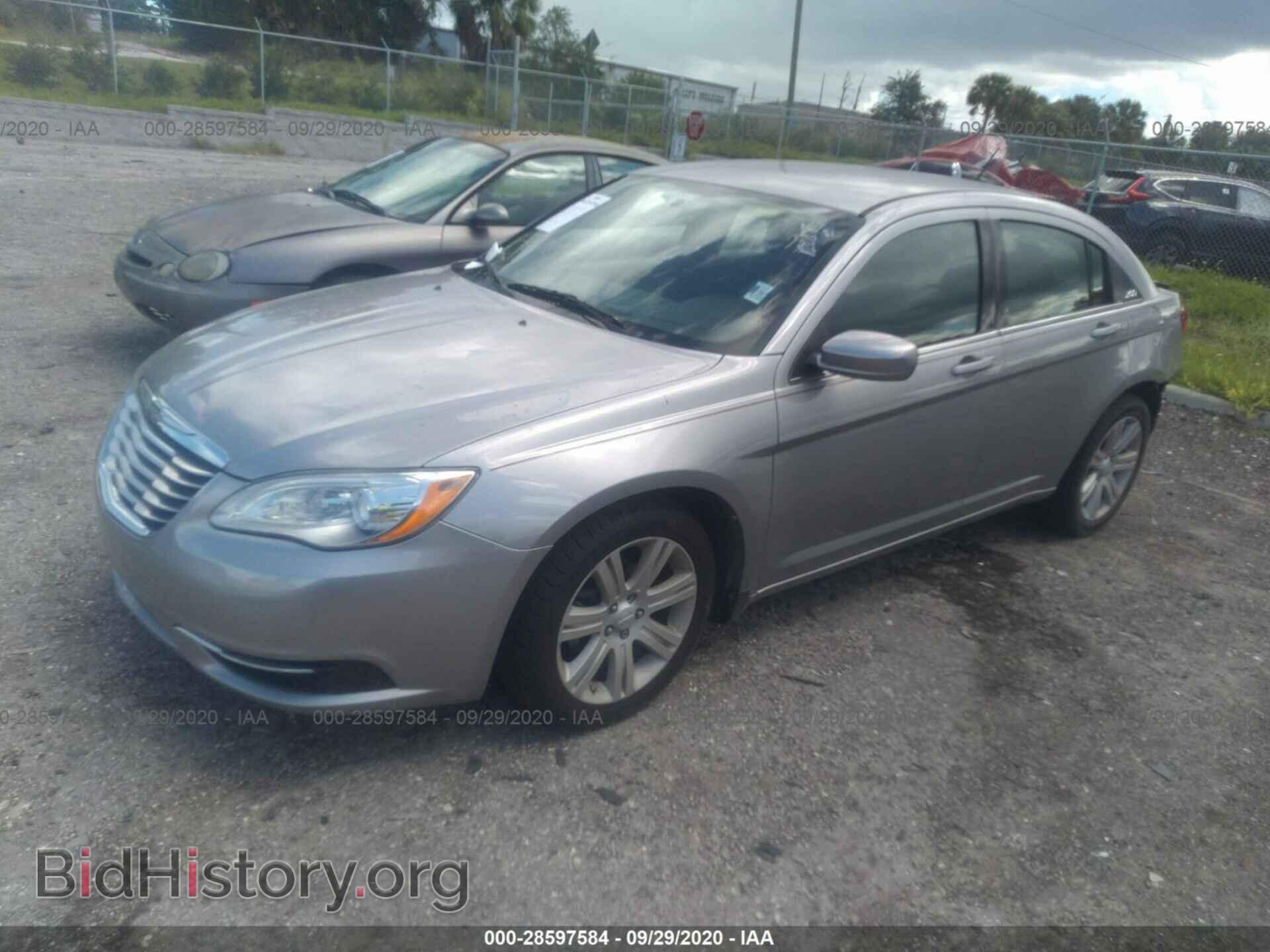 2013 CHRYSLER 200 - VIN: 1C3CCBAB8DN763719 - Фото 2