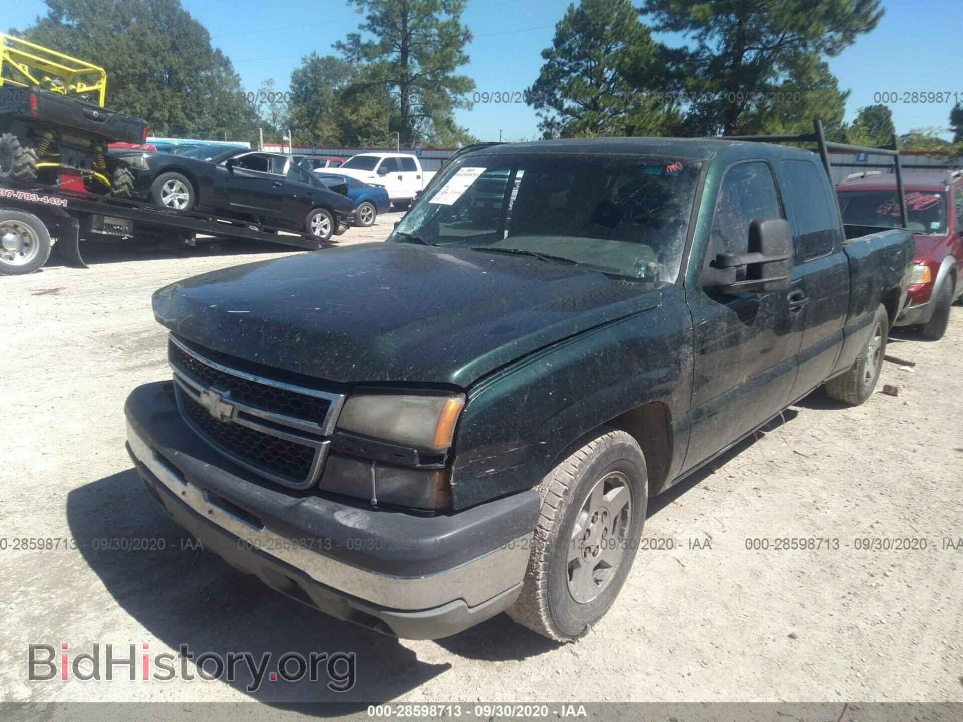 2006 CHEVROLET SILVERADO 1500 - VIN: 2GCEC19V261108196 - Фото 2