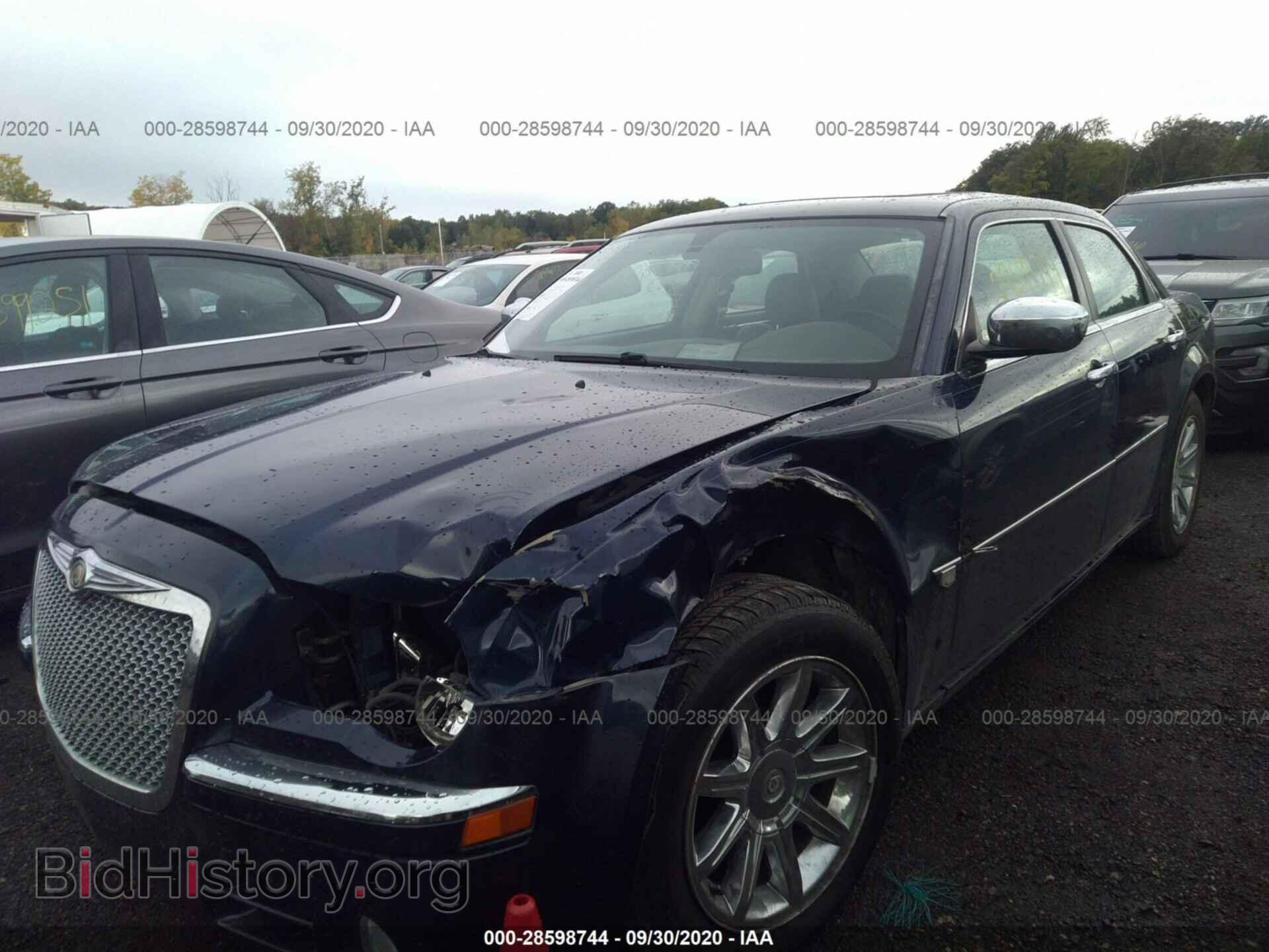 2006 CHRYSLER 300 - VIN: 2C3KA63H56H257237 - Фото 2