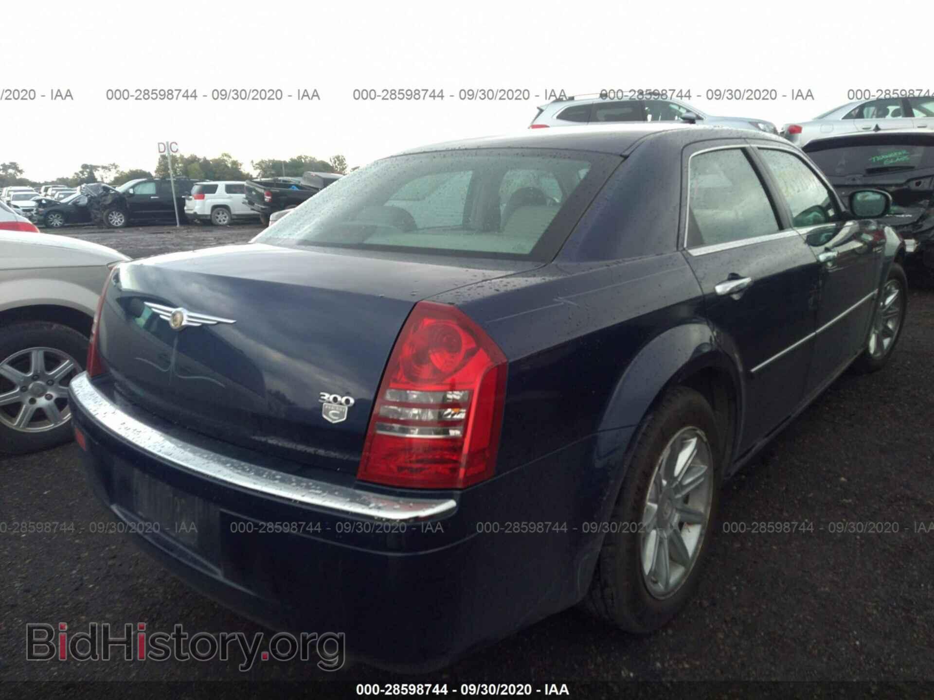 2006 CHRYSLER 300 - VIN: 2C3KA63H56H257237 - Фото 4