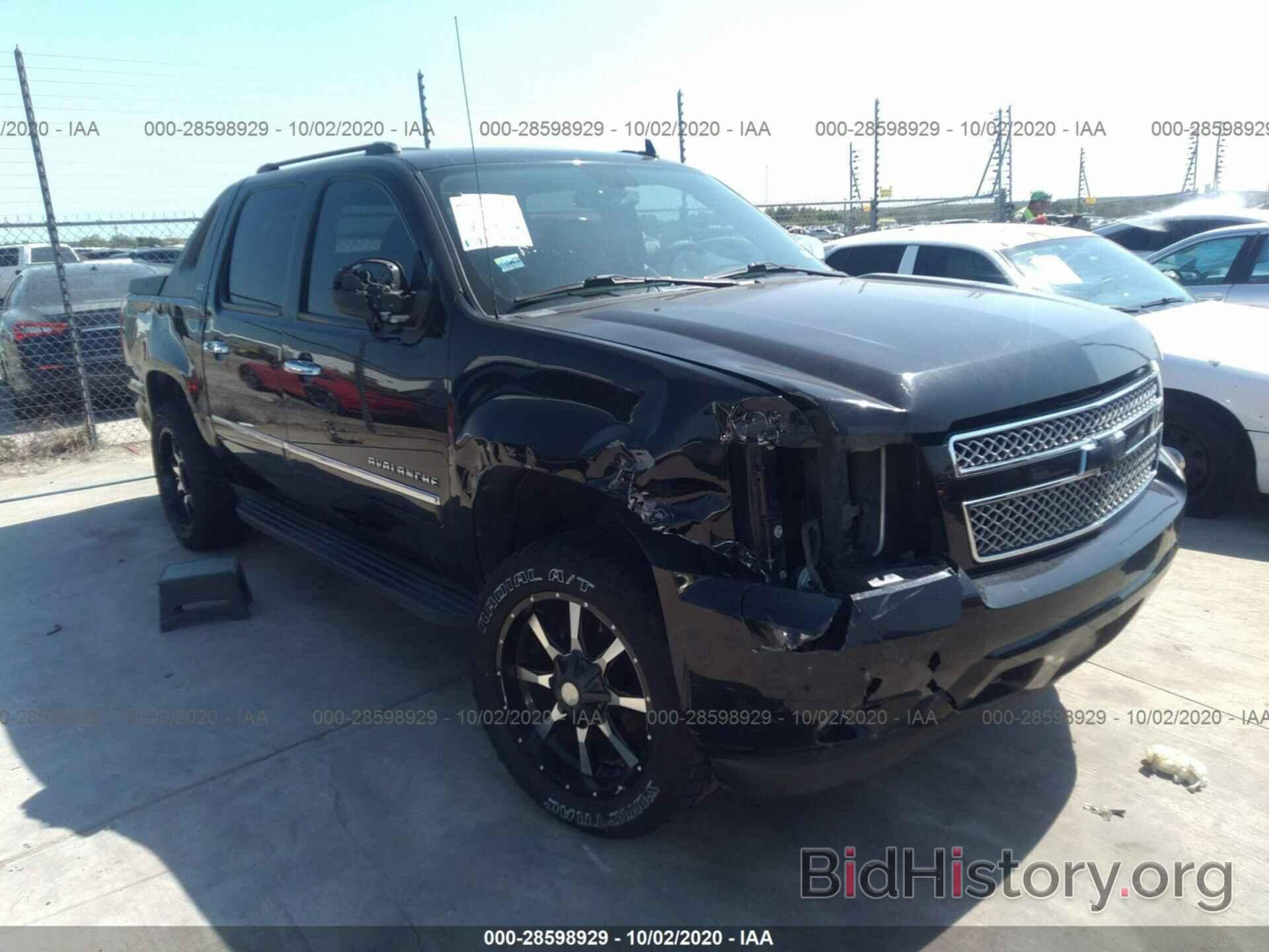 Photo 3GNVKGE03AG110563 - CHEVROLET AVALANCHE 2010